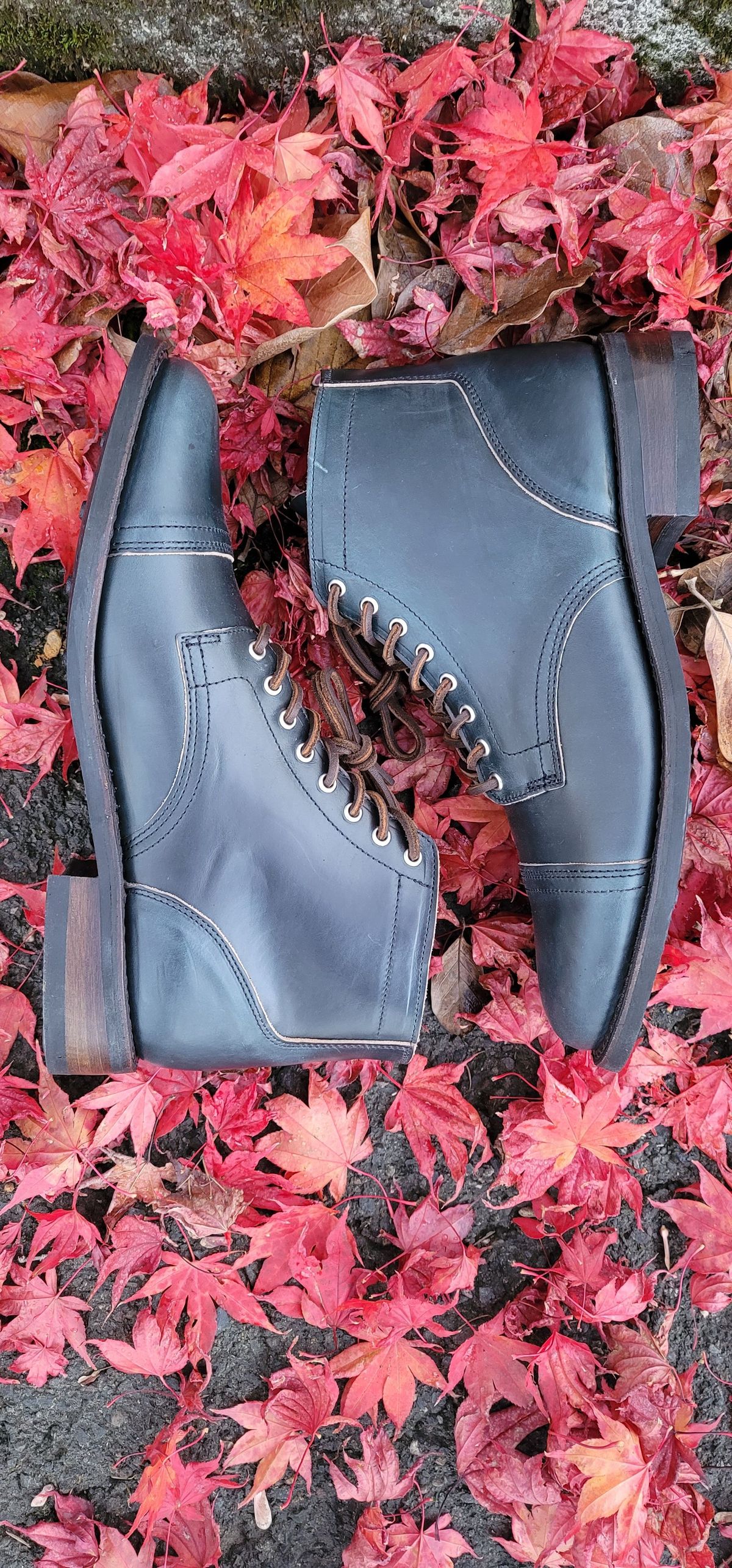 Photo by patinathunderdome on November 4, 2021 of the Thursday Vanguard in Horween Indigo Chromexcel.