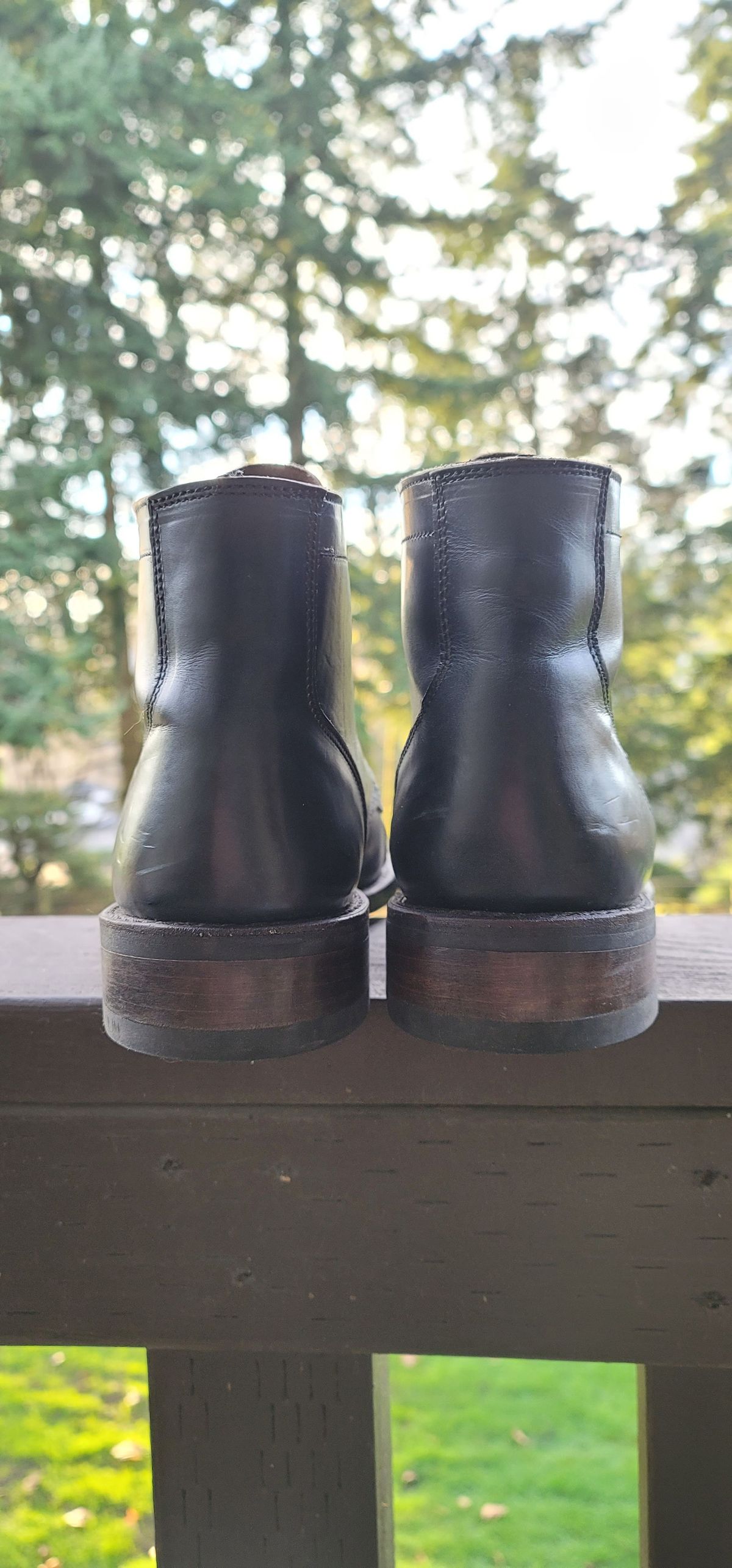 Photo by patinathunderdome on December 5, 2021 of the Thursday Vanguard in Horween Indigo Chromexcel.