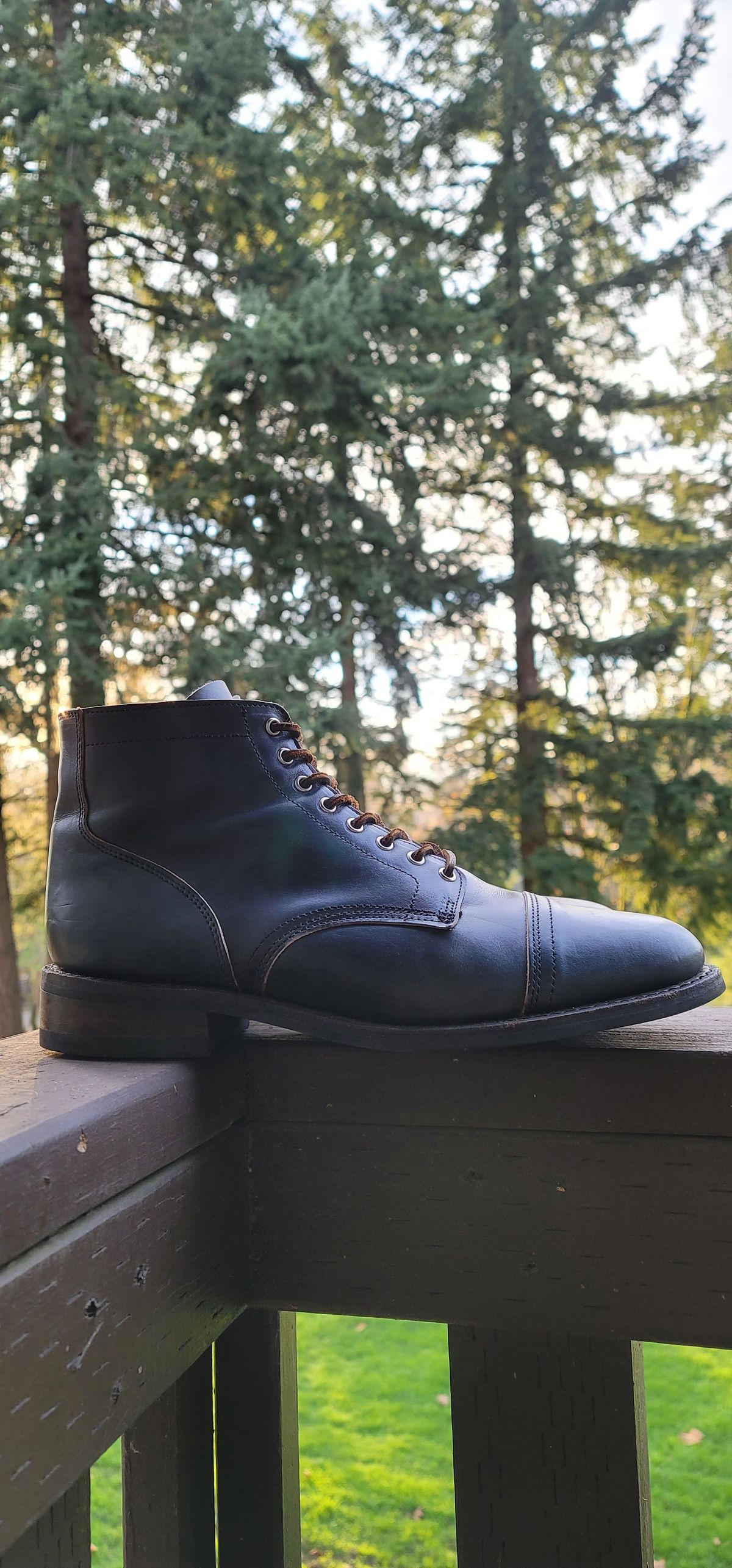 Photo by patinathunderdome on December 5, 2021 of the Thursday Vanguard in Horween Indigo Chromexcel.