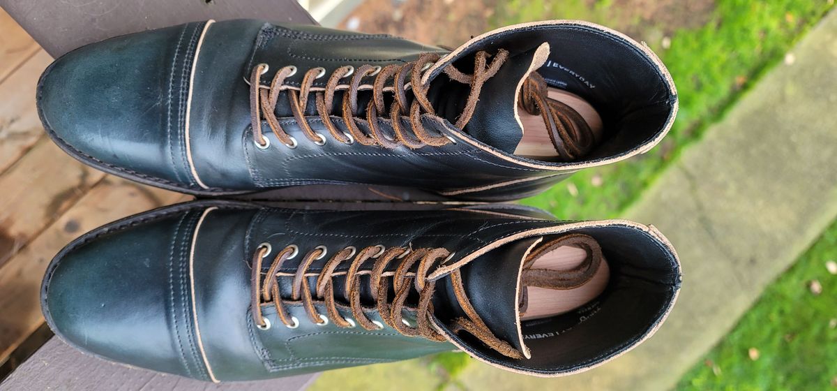 Photo by patinathunderdome on December 5, 2021 of the Thursday Vanguard in Horween Indigo Chromexcel.