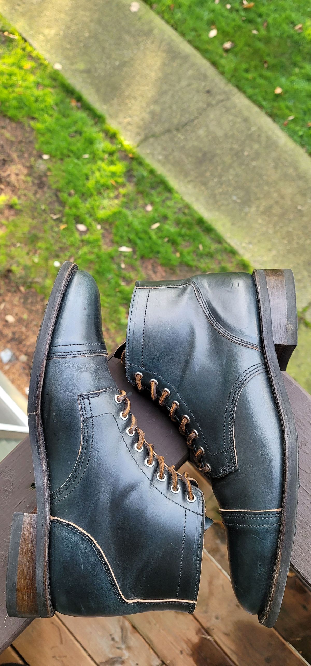 Photo by patinathunderdome on December 5, 2021 of the Thursday Vanguard in Horween Indigo Chromexcel.