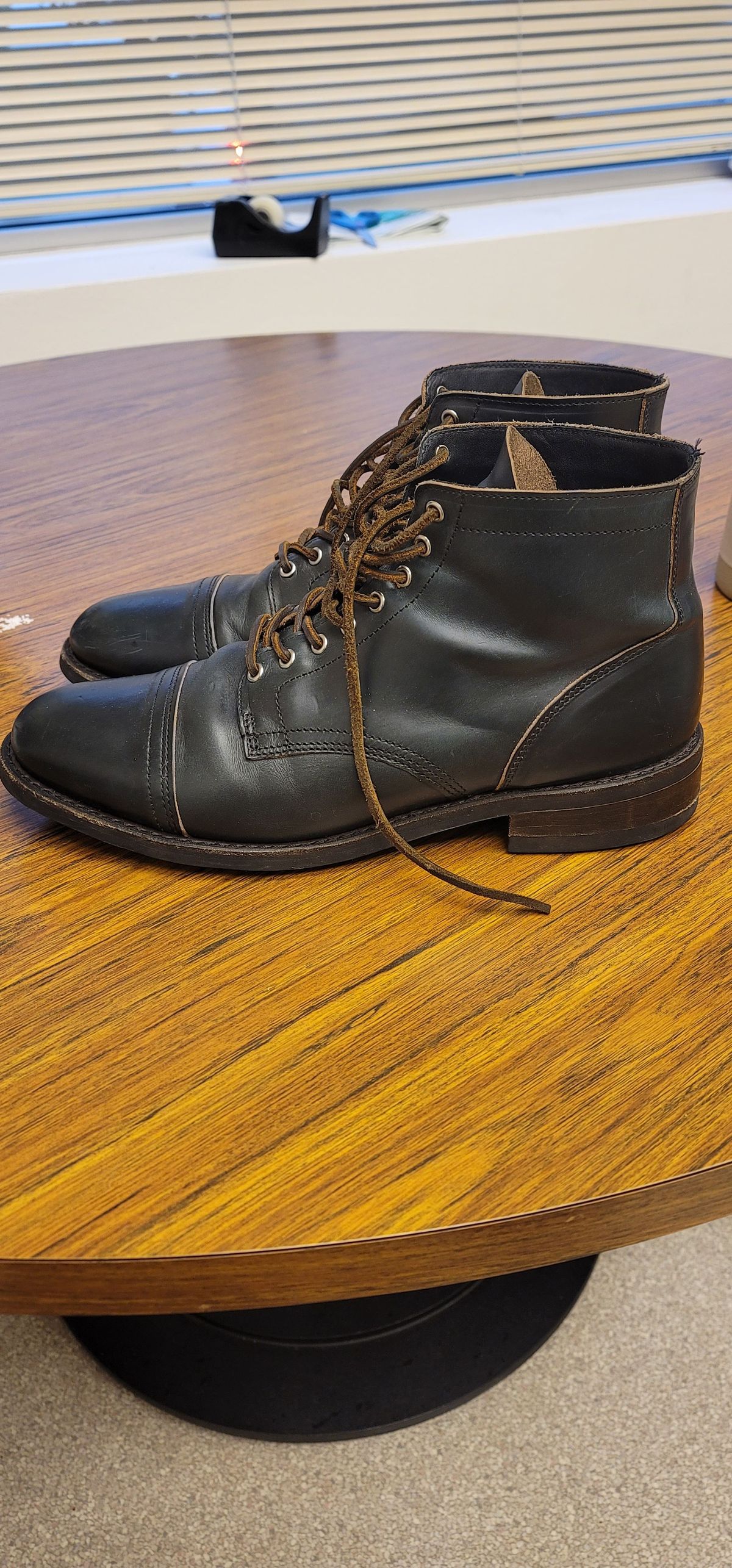 Photo by patinathunderdome on January 5, 2022 of the Thursday Vanguard in Horween Indigo Chromexcel.