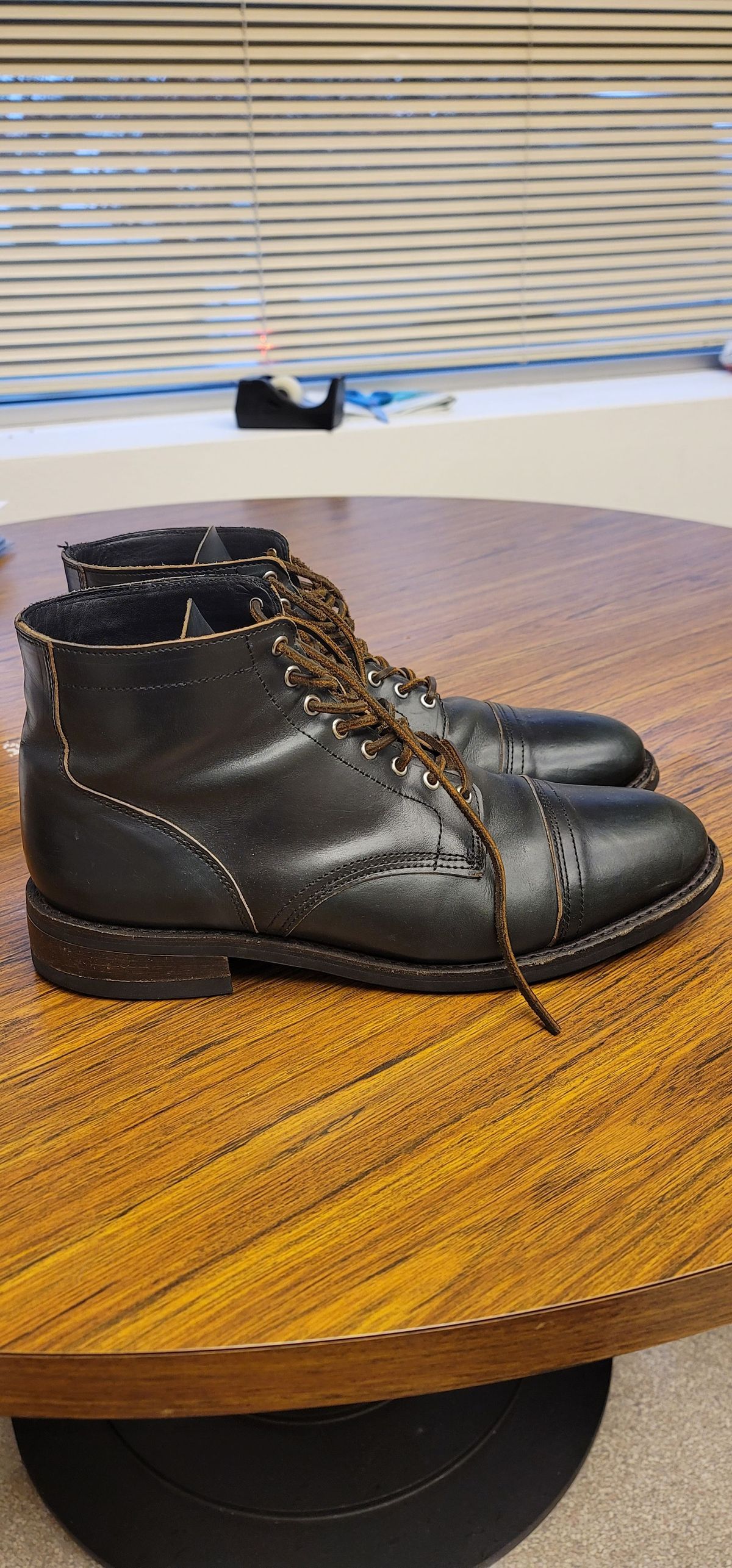 Photo by patinathunderdome on January 5, 2022 of the Thursday Vanguard in Horween Indigo Chromexcel.