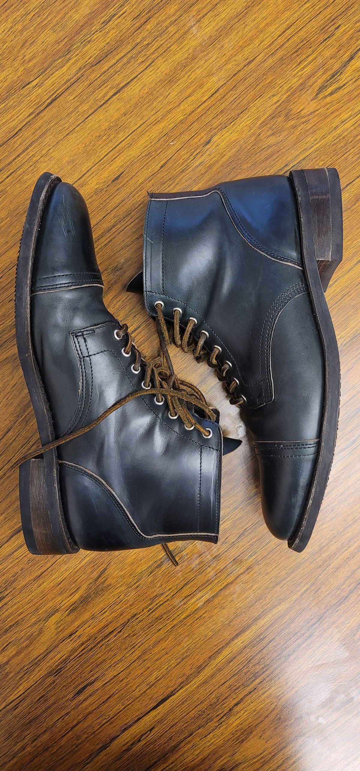 Photo by patinathunderdome on January 5, 2022 of the Thursday Vanguard in Horween Indigo Chromexcel.