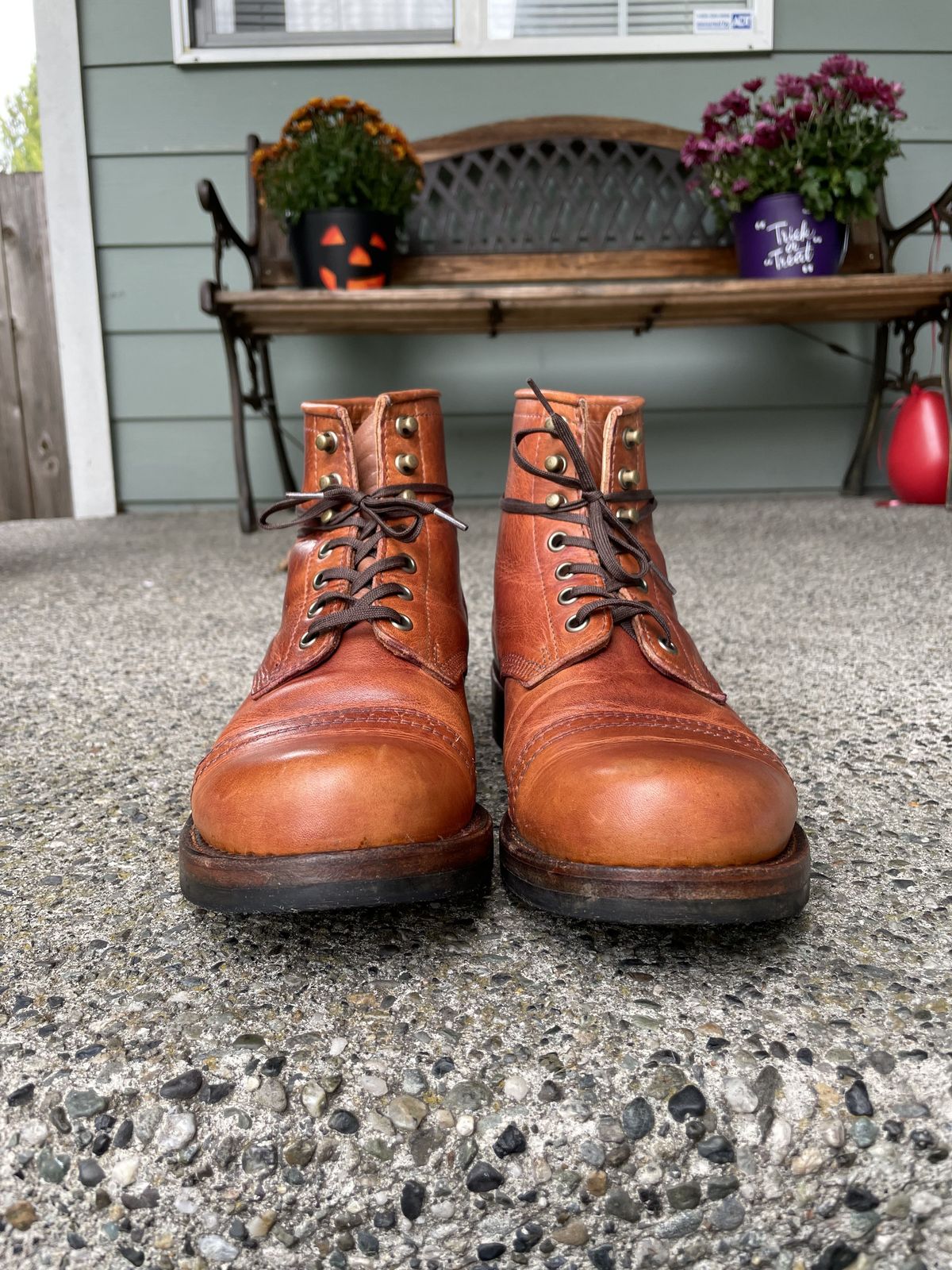 Photo by patinathunderdome on November 3, 2021 of the Julian Boots Bowery in Horween Cognac Essex.