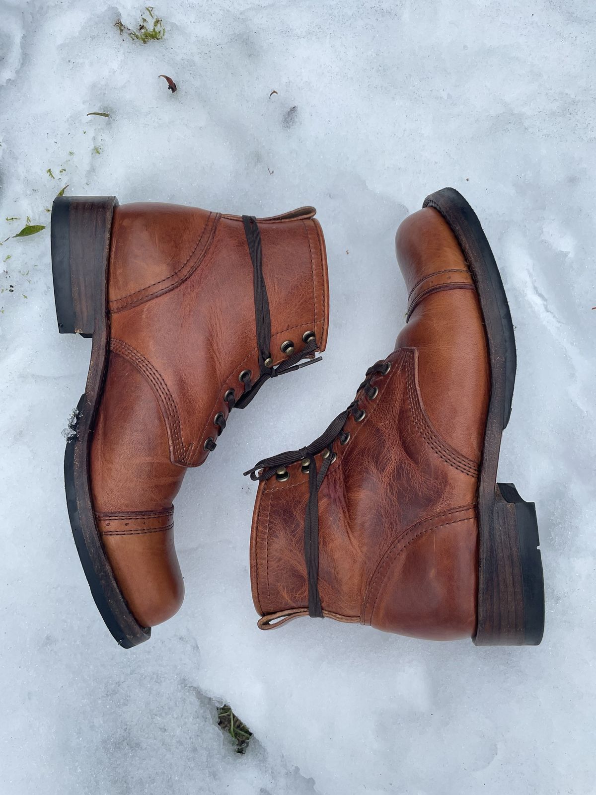 Photo by patinathunderdome on January 4, 2022 of the Julian Boots Bowery in Horween Cognac Essex.