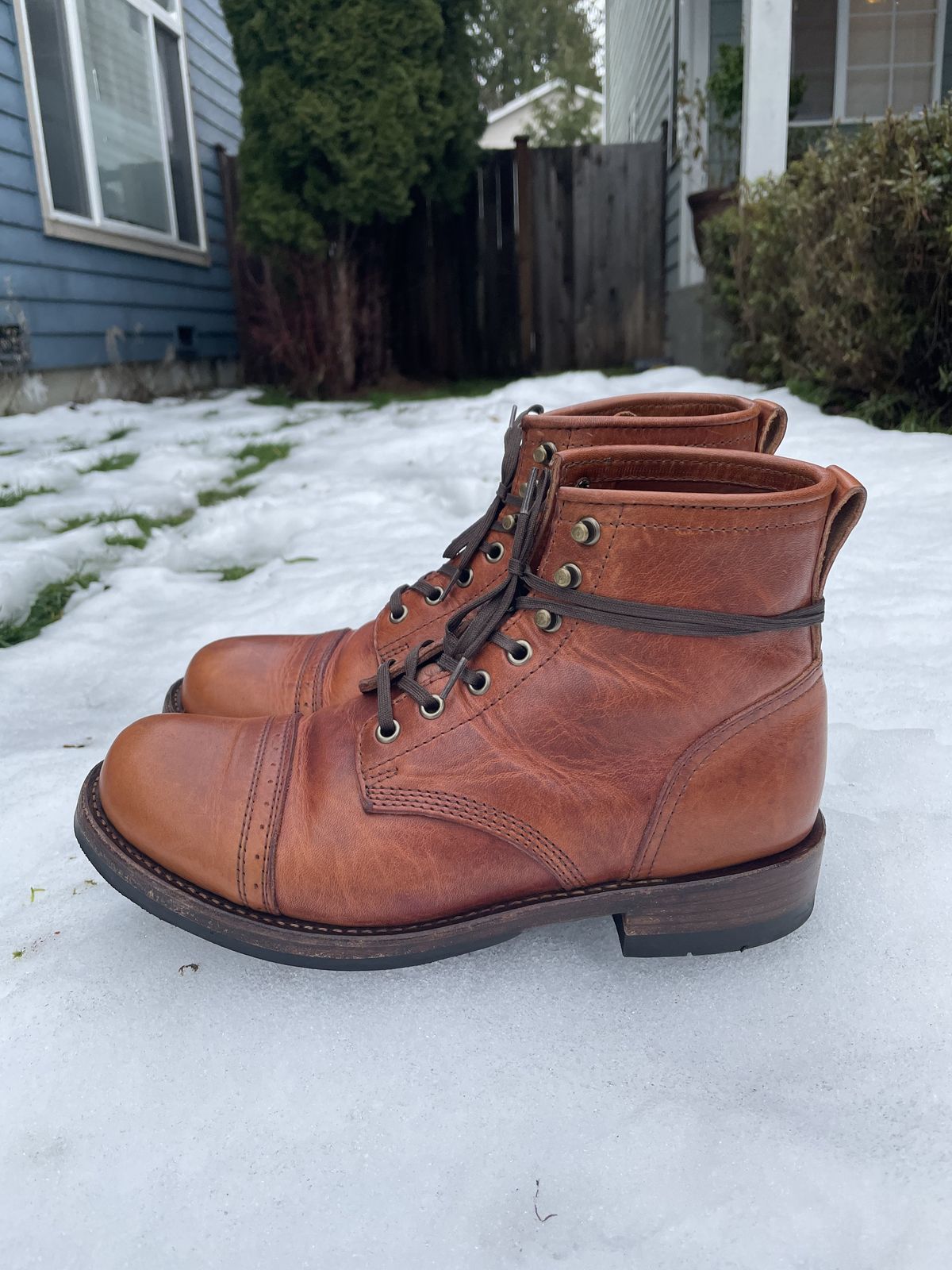 Photo by patinathunderdome on January 4, 2022 of the Julian Boots Bowery in Horween Cognac Essex.