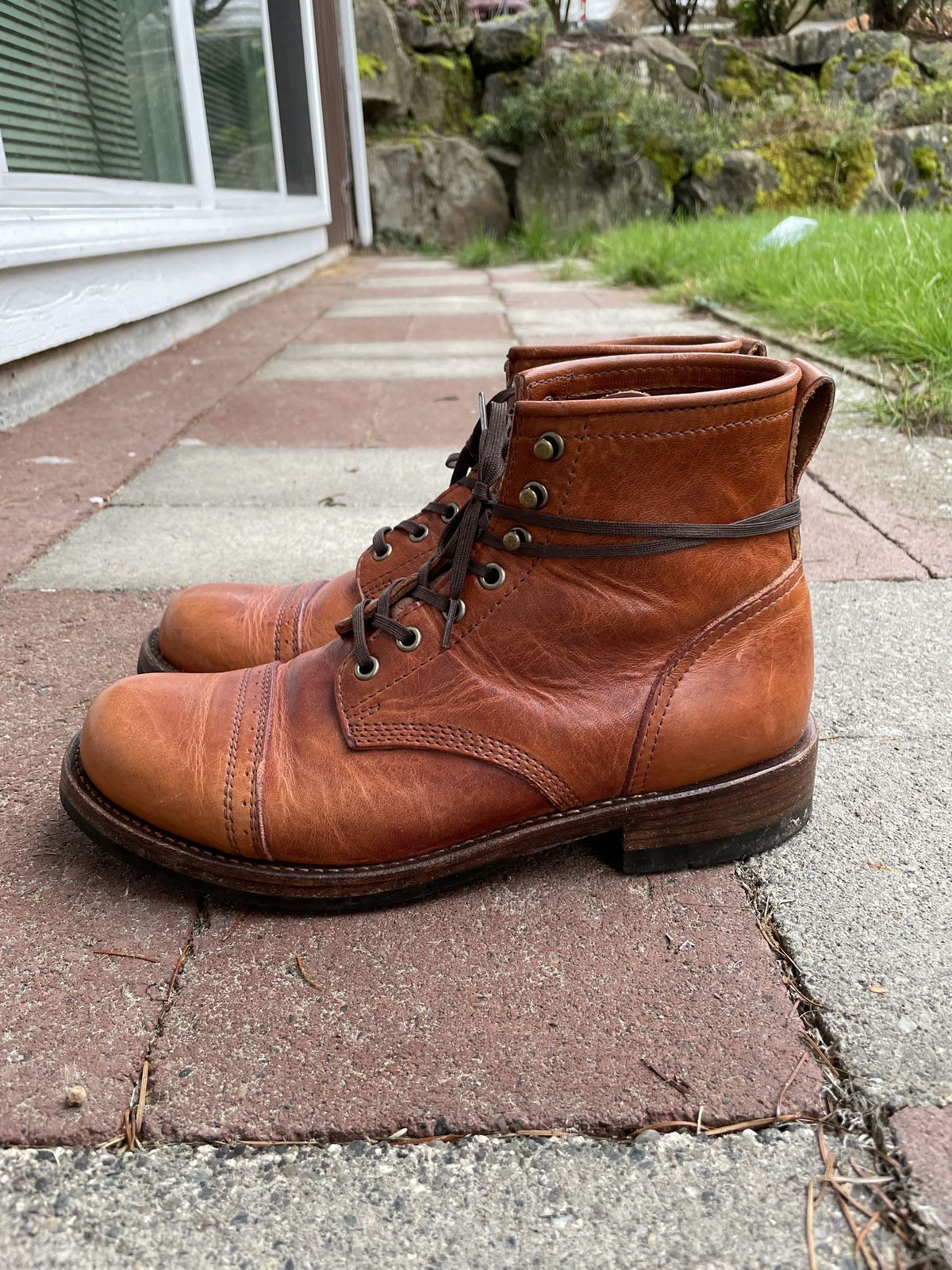 Photo by patinathunderdome on February 5, 2022 of the Julian Boots Bowery in Horween Cognac Essex.