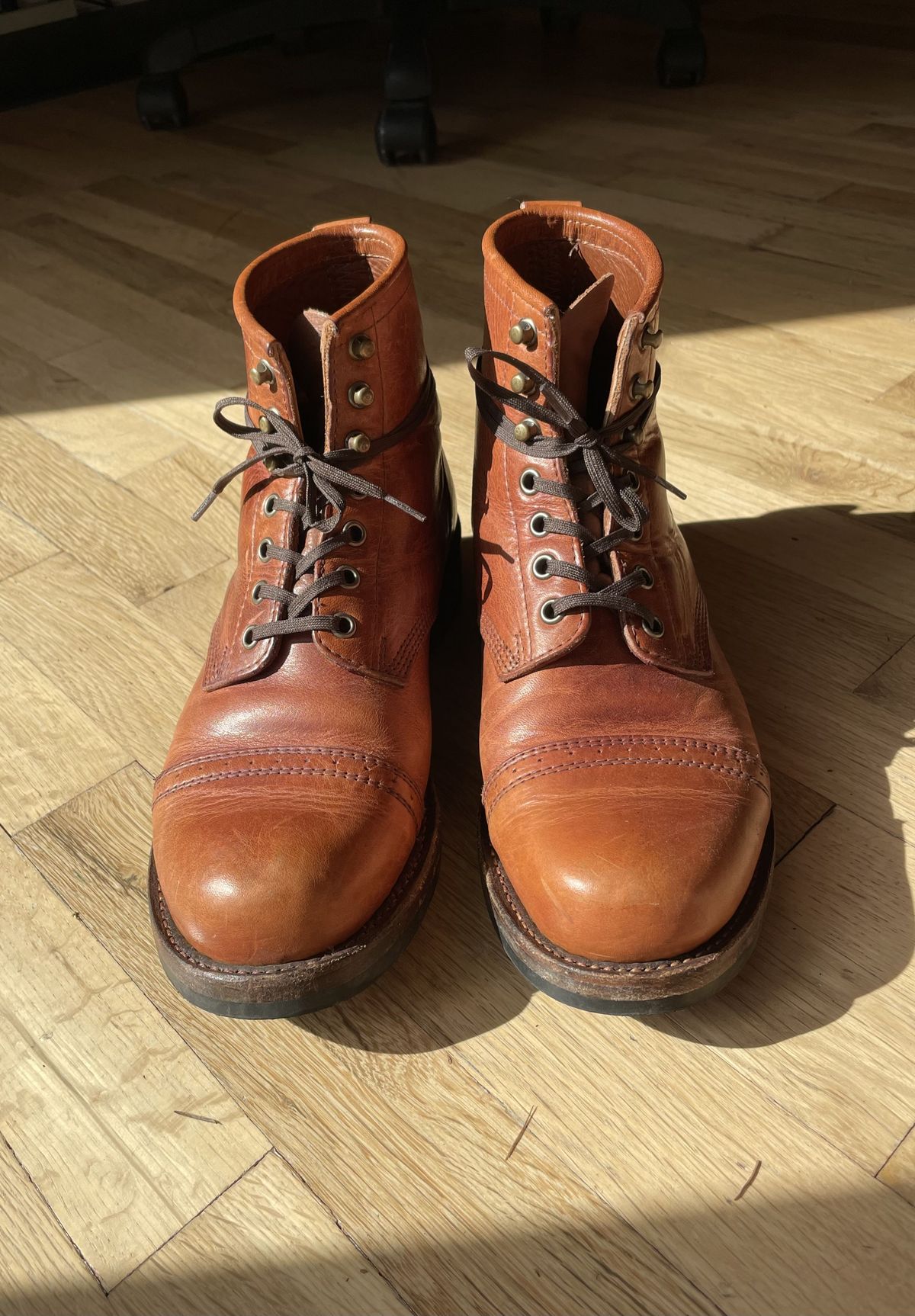 Photo by patinathunderdome on March 5, 2022 of the Julian Boots Bowery in Horween Cognac Essex.