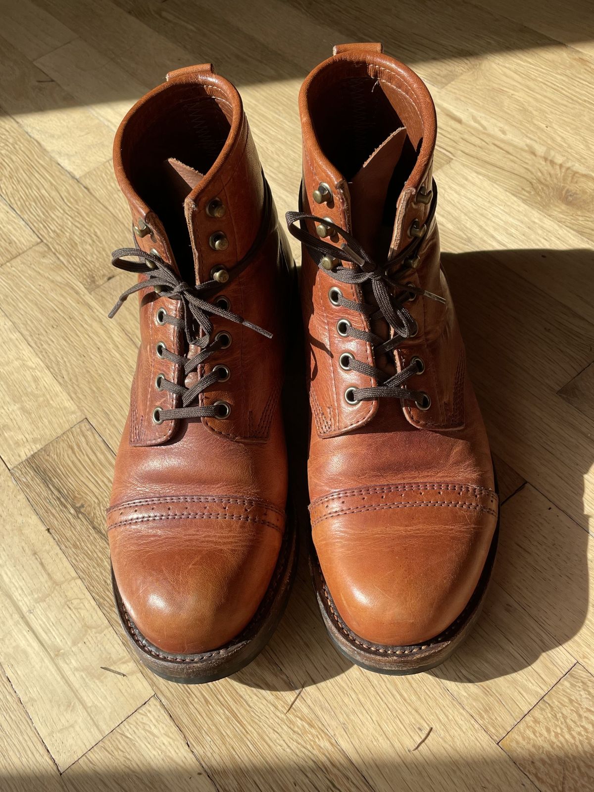 Photo by patinathunderdome on March 5, 2022 of the Julian Boots Bowery in Horween Cognac Essex.