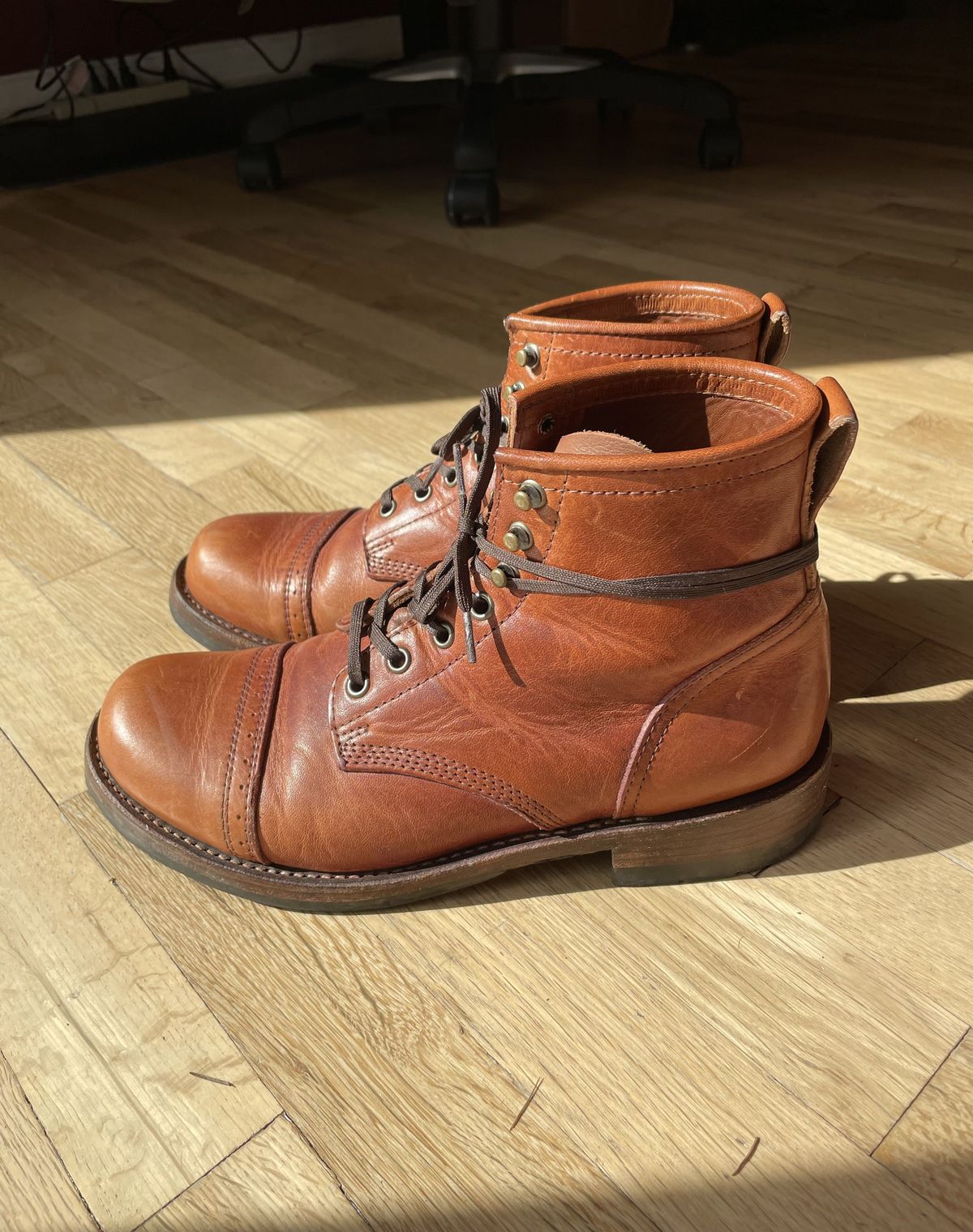 Photo by patinathunderdome on March 5, 2022 of the Julian Boots Bowery in Horween Cognac Essex.