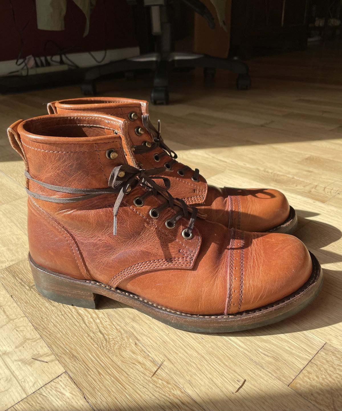 Photo by patinathunderdome on March 5, 2022 of the Julian Boots Bowery in Horween Cognac Essex.