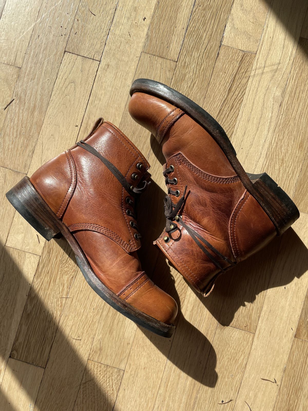 Photo by patinathunderdome on March 5, 2022 of the Julian Boots Bowery in Horween Cognac Essex.