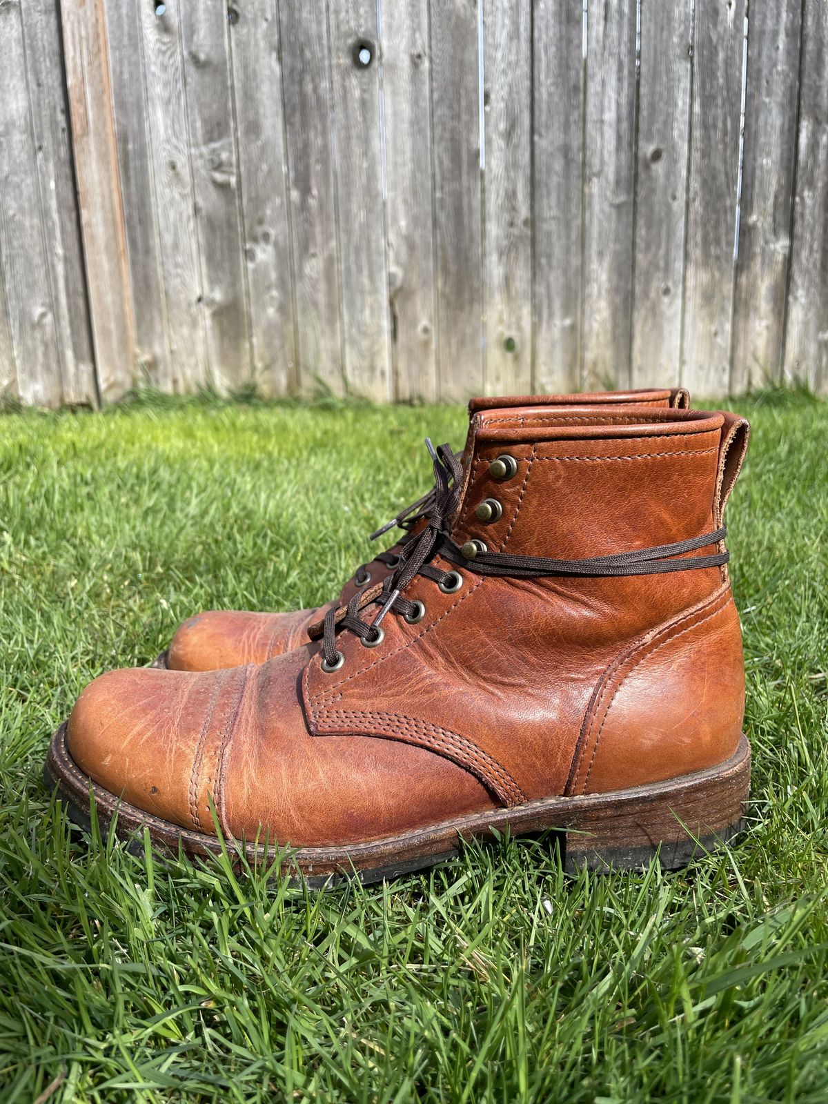 Photo by patinathunderdome on April 5, 2022 of the Julian Boots Bowery in Horween Cognac Essex.