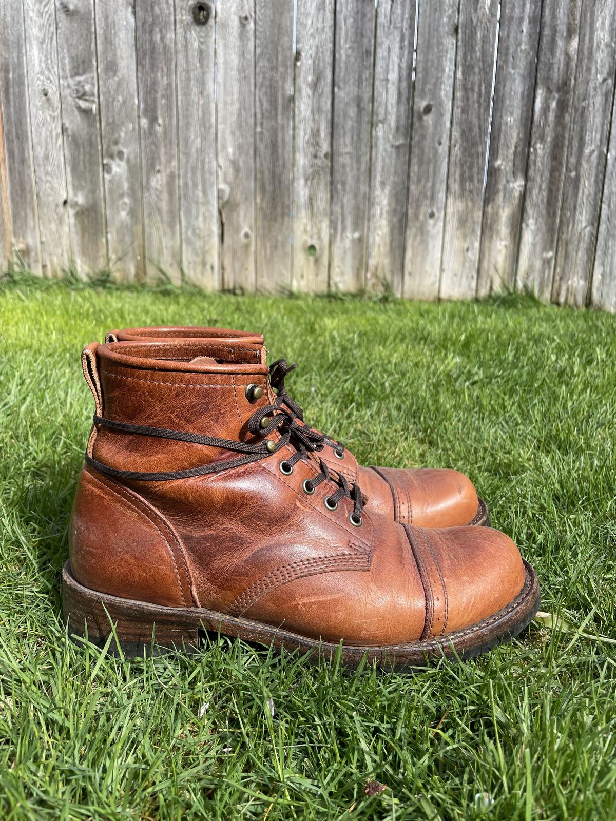 Photo by patinathunderdome on April 5, 2022 of the Julian Boots Bowery in Horween Cognac Essex.