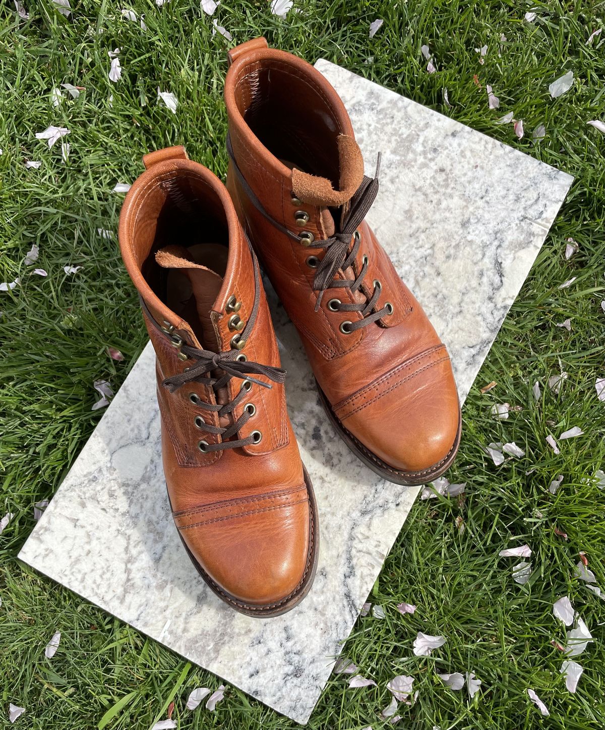 Photo by patinathunderdome on May 5, 2022 of the Julian Boots Bowery in Horween Cognac Essex.