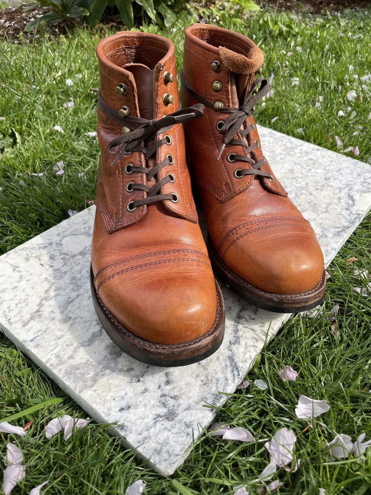 Photo by patinathunderdome on May 5, 2022 of the Julian Boots Bowery in Horween Cognac Essex.