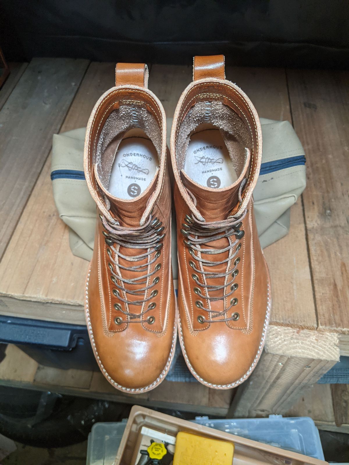 Photo by patinathunderdome on October 6, 2021 of the Onderhoud LCV01 Lineman Boot in Wickett & Craig Buck Brown Traditional Harness.
