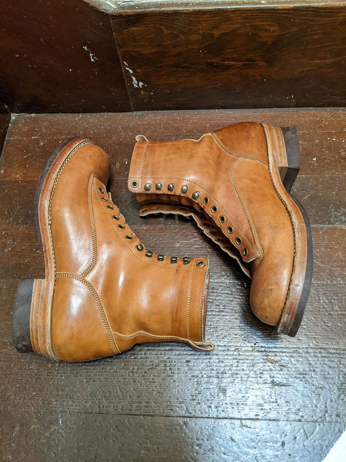 Photo by patinathunderdome on November 6, 2021 of the Onderhoud LCV01 Lineman Boot in Wickett & Craig Buck Brown Traditional Harness.