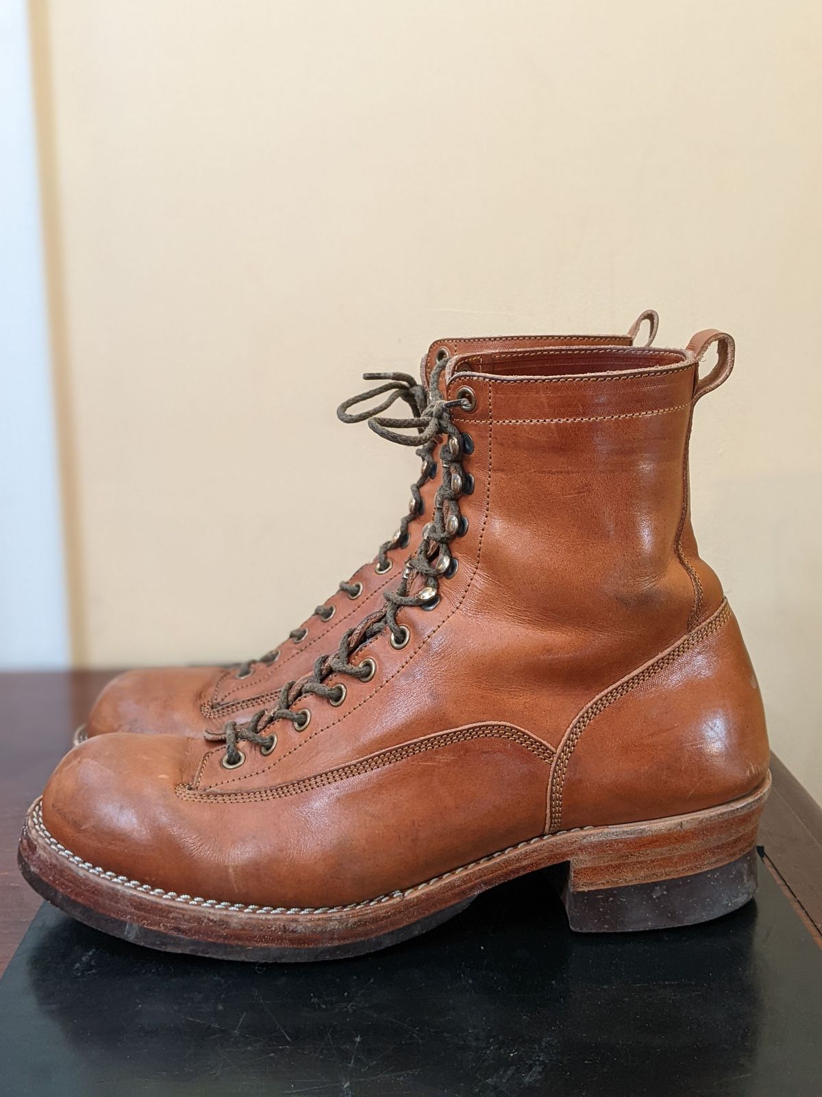 Photo by patinathunderdome on December 6, 2021 of the Onderhoud LCV01 Lineman Boot in Wickett & Craig Buck Brown Traditional Harness.