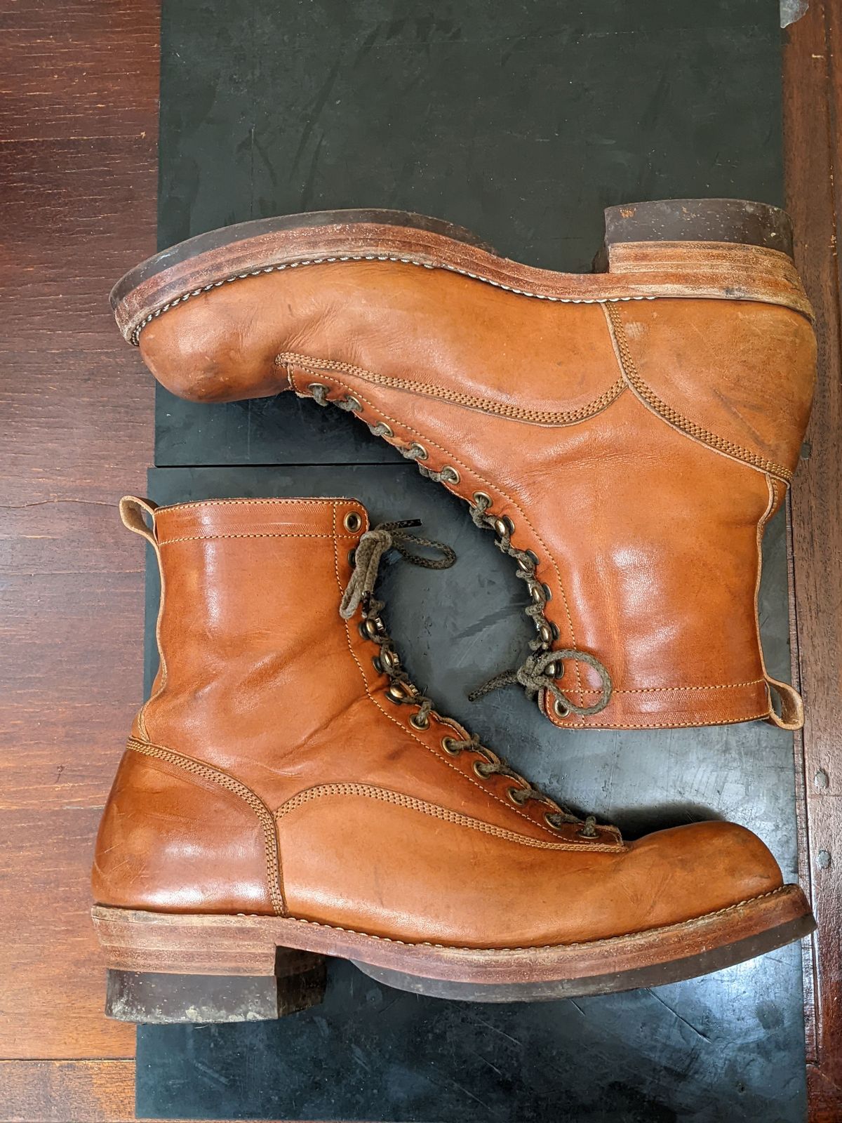 Photo by patinathunderdome on December 6, 2021 of the Onderhoud LCV01 Lineman Boot in Wickett & Craig Buck Brown Traditional Harness.