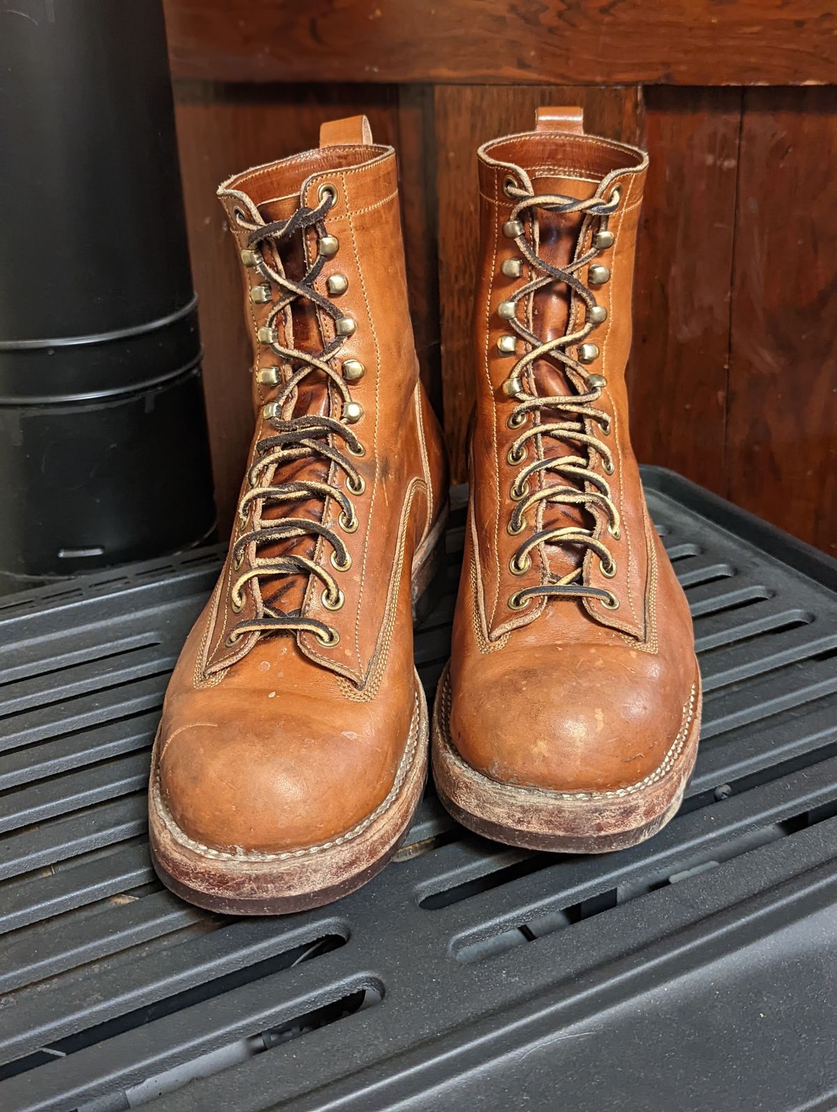 Photo by patinathunderdome on January 6, 2022 of the Onderhoud LCV01 Lineman Boot in Wickett & Craig Buck Brown Traditional Harness.