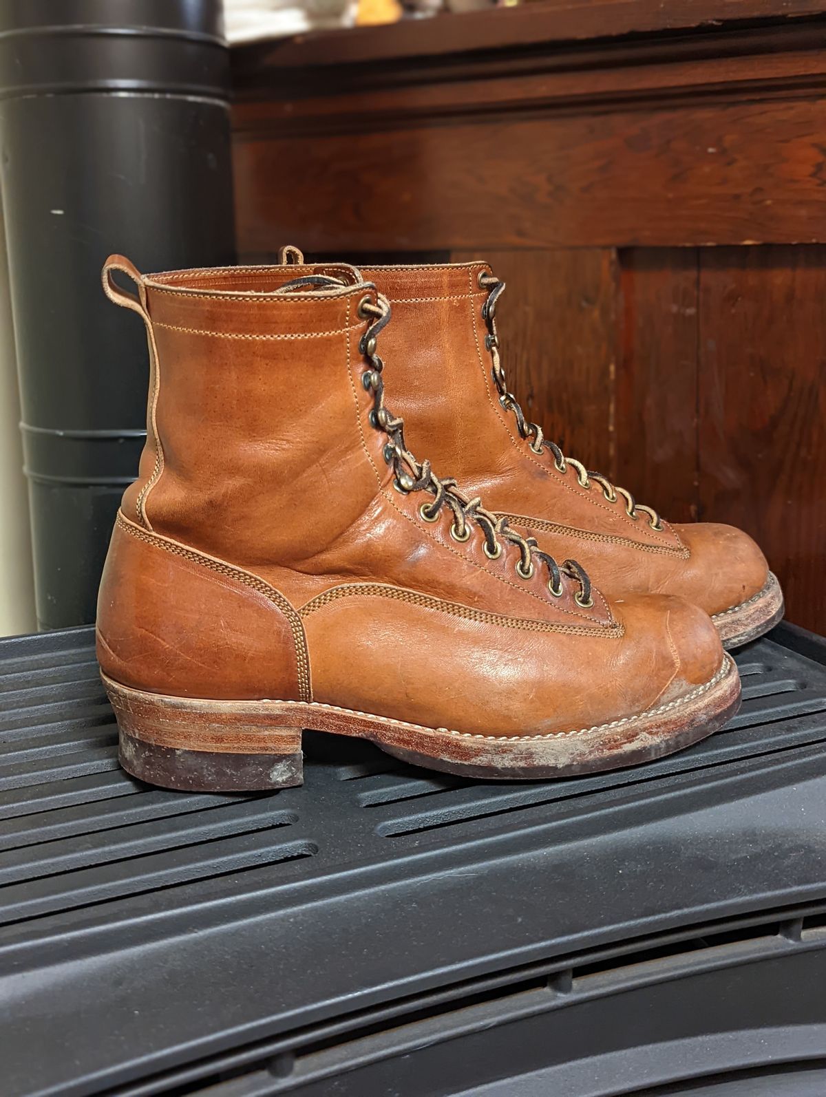 Photo by patinathunderdome on January 6, 2022 of the Onderhoud LCV01 Lineman Boot in Wickett & Craig Buck Brown Traditional Harness.