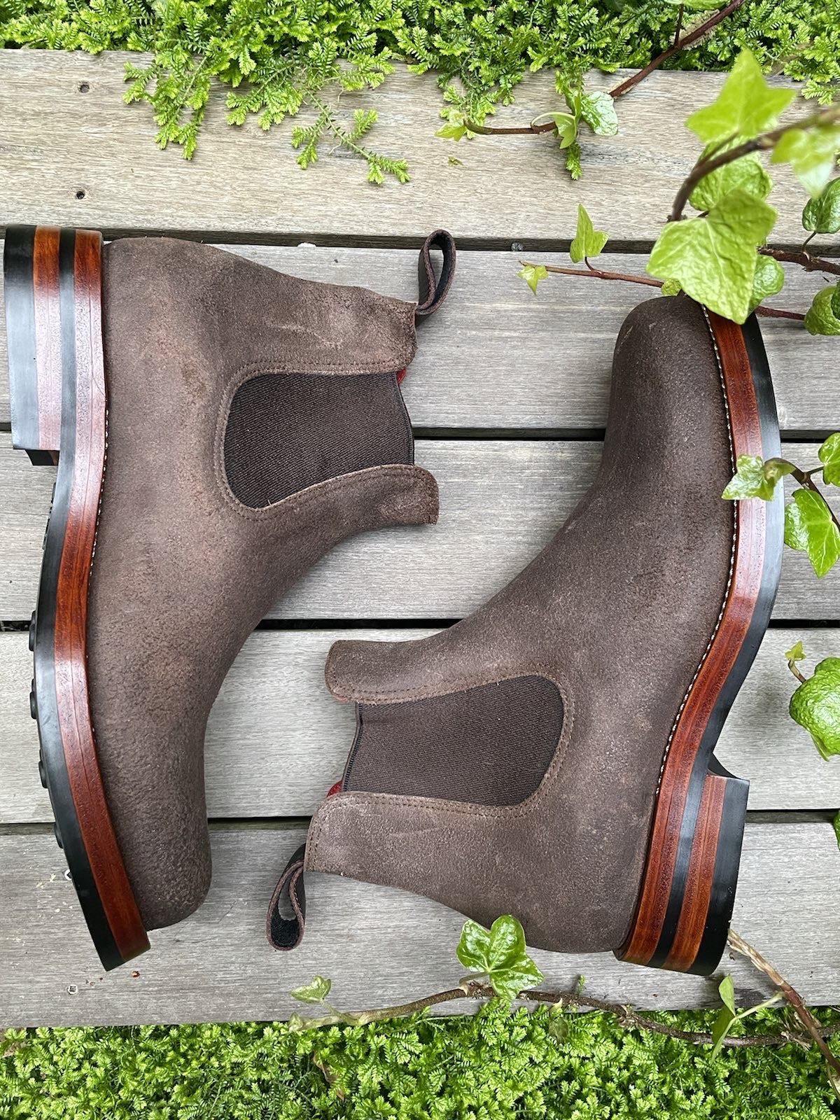 Photo by patinathunderdome on November 5, 2021 of the Benzein The Seventh Chelsea Boot in Horween Dark Brown Waxed Flesh.