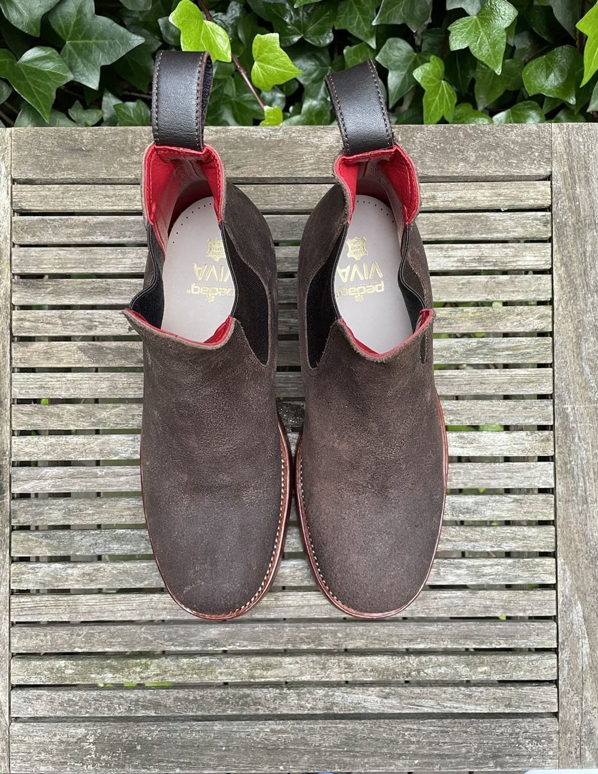 Photo by patinathunderdome on November 5, 2021 of the Benzein The Seventh Chelsea Boot in Horween Dark Brown Waxed Flesh.