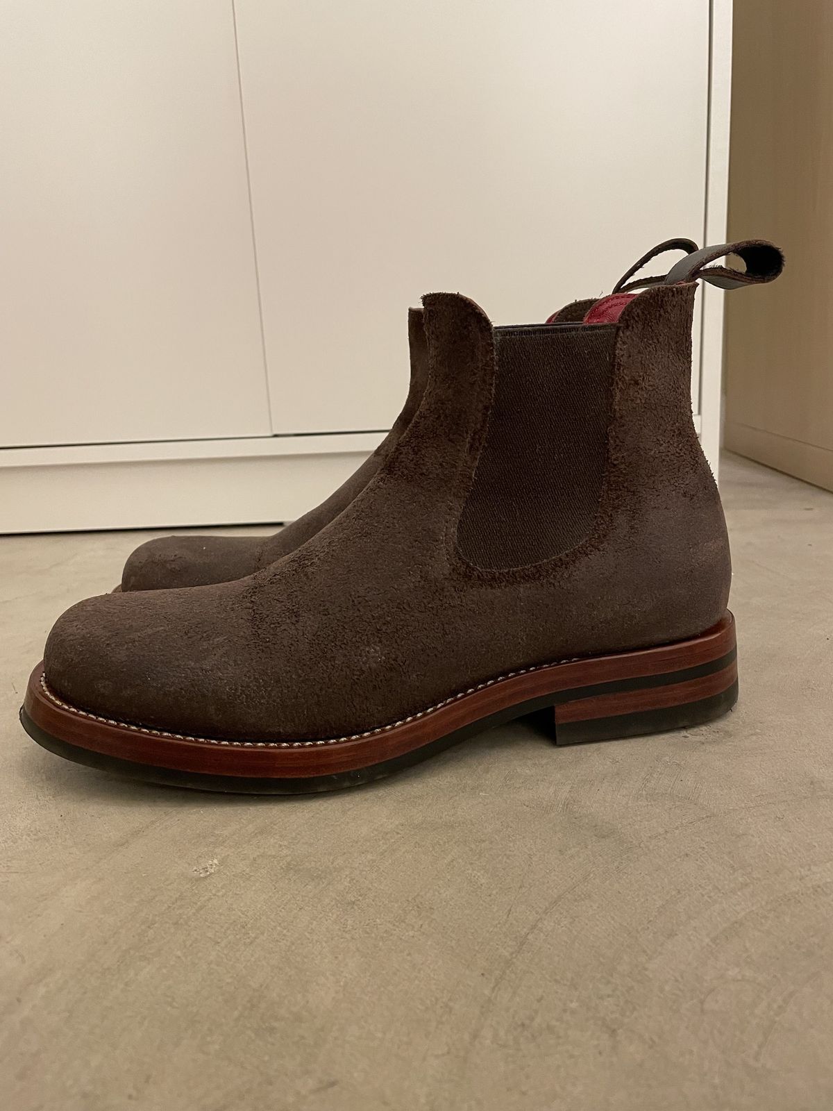 Photo by patinathunderdome on December 6, 2021 of the Benzein The Seventh Chelsea Boot in Horween Dark Brown Waxed Flesh.