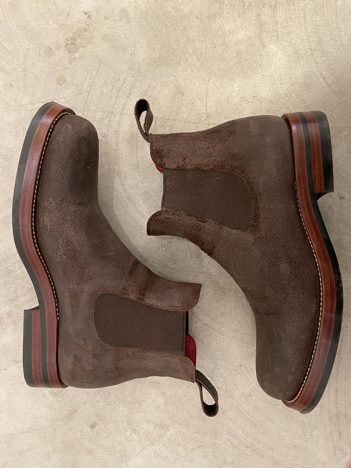 Photo by patinathunderdome on December 6, 2021 of the Benzein The Seventh Chelsea Boot in Horween Dark Brown Waxed Flesh.