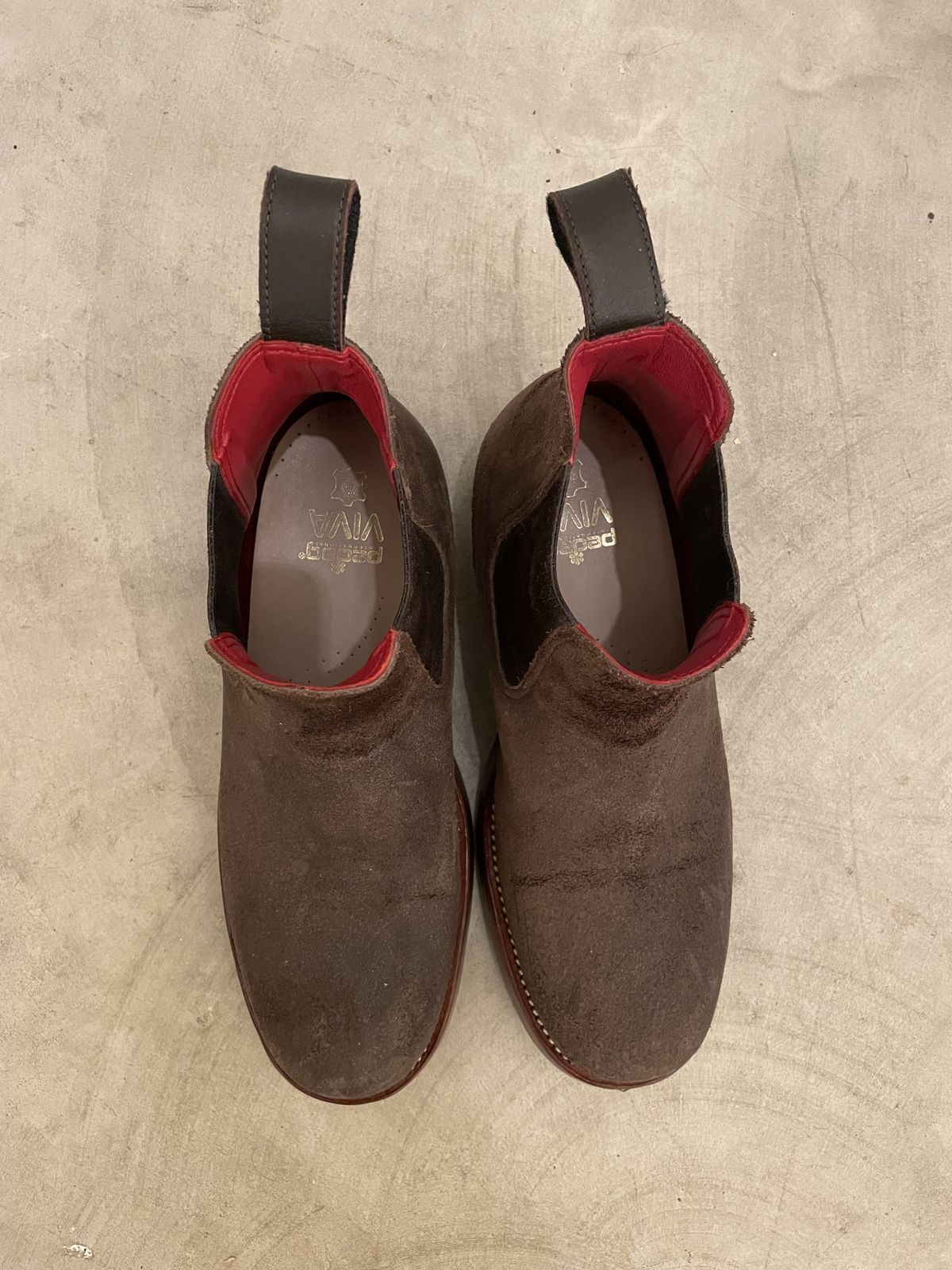 Photo by patinathunderdome on December 6, 2021 of the Benzein The Seventh Chelsea Boot in Horween Dark Brown Waxed Flesh.