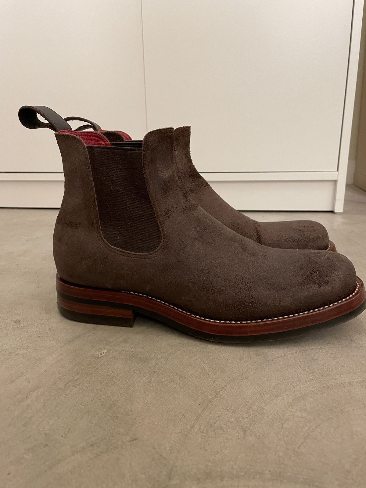 Photo by patinathunderdome on December 6, 2021 of the Benzein The Seventh Chelsea Boot in Horween Dark Brown Waxed Flesh.