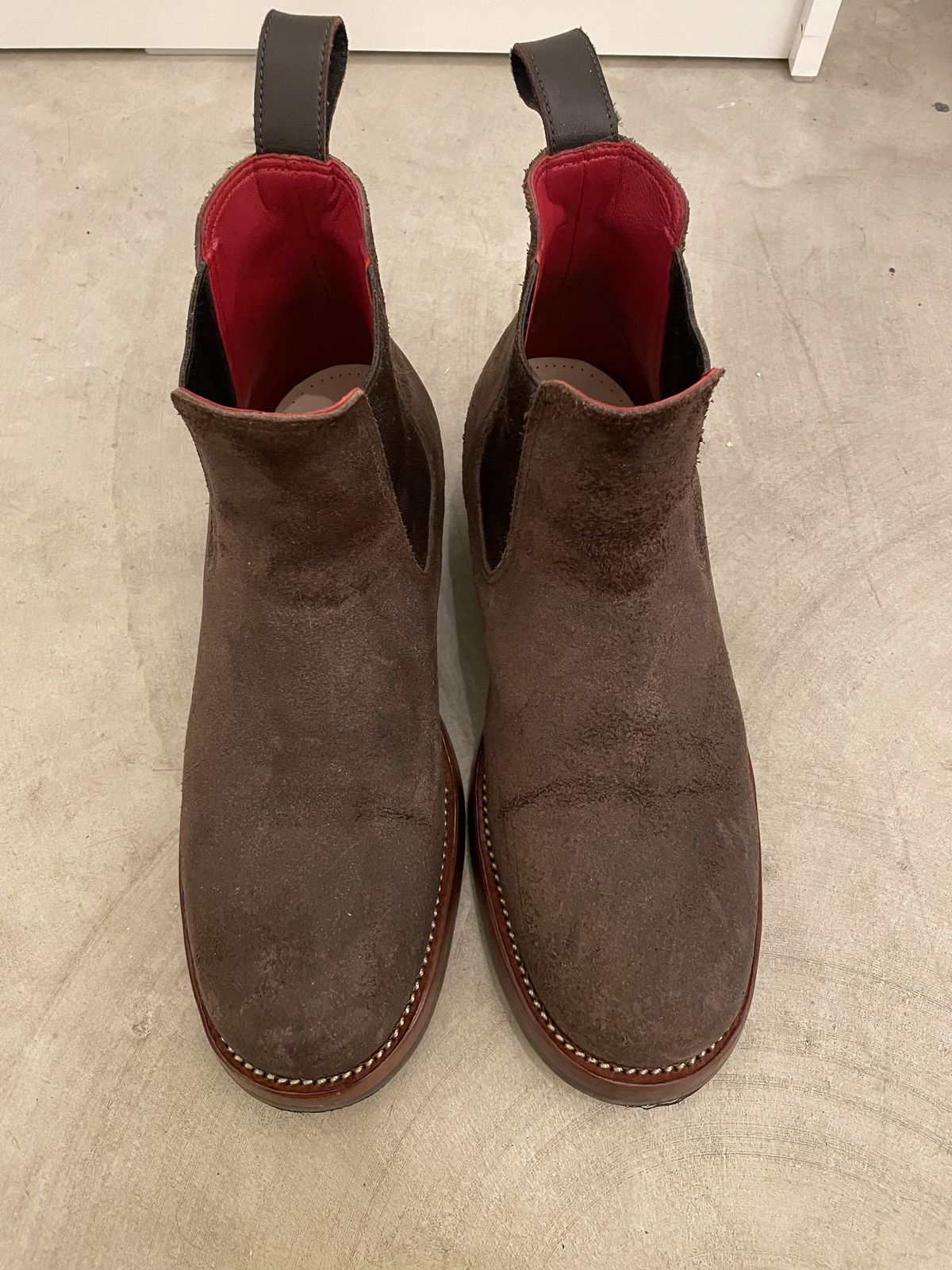 Photo by patinathunderdome on December 6, 2021 of the Benzein The Seventh Chelsea Boot in Horween Dark Brown Waxed Flesh.