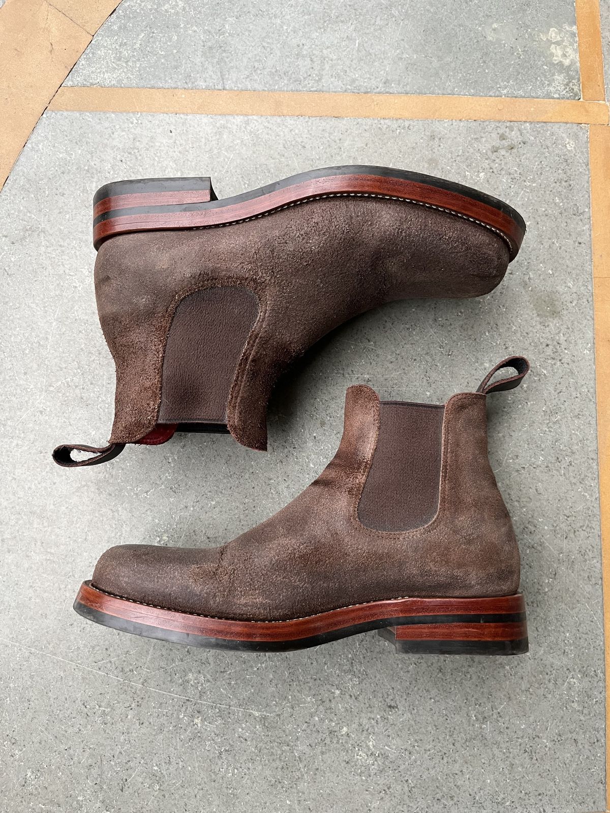 Photo by patinathunderdome on January 5, 2022 of the Benzein The Seventh Chelsea Boot in Horween Dark Brown Waxed Flesh.