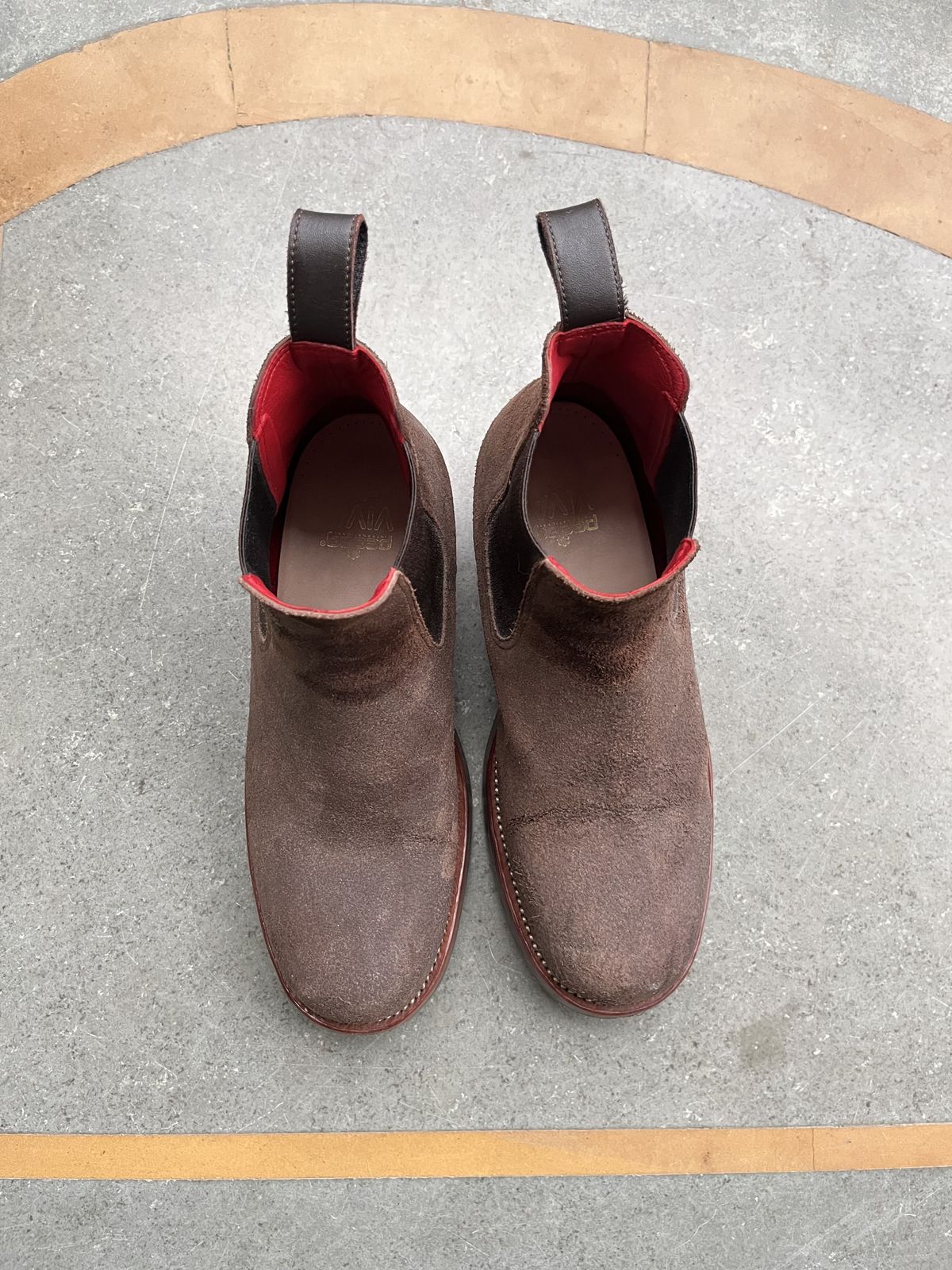 Photo by patinathunderdome on January 5, 2022 of the Benzein The Seventh Chelsea Boot in Horween Dark Brown Waxed Flesh.