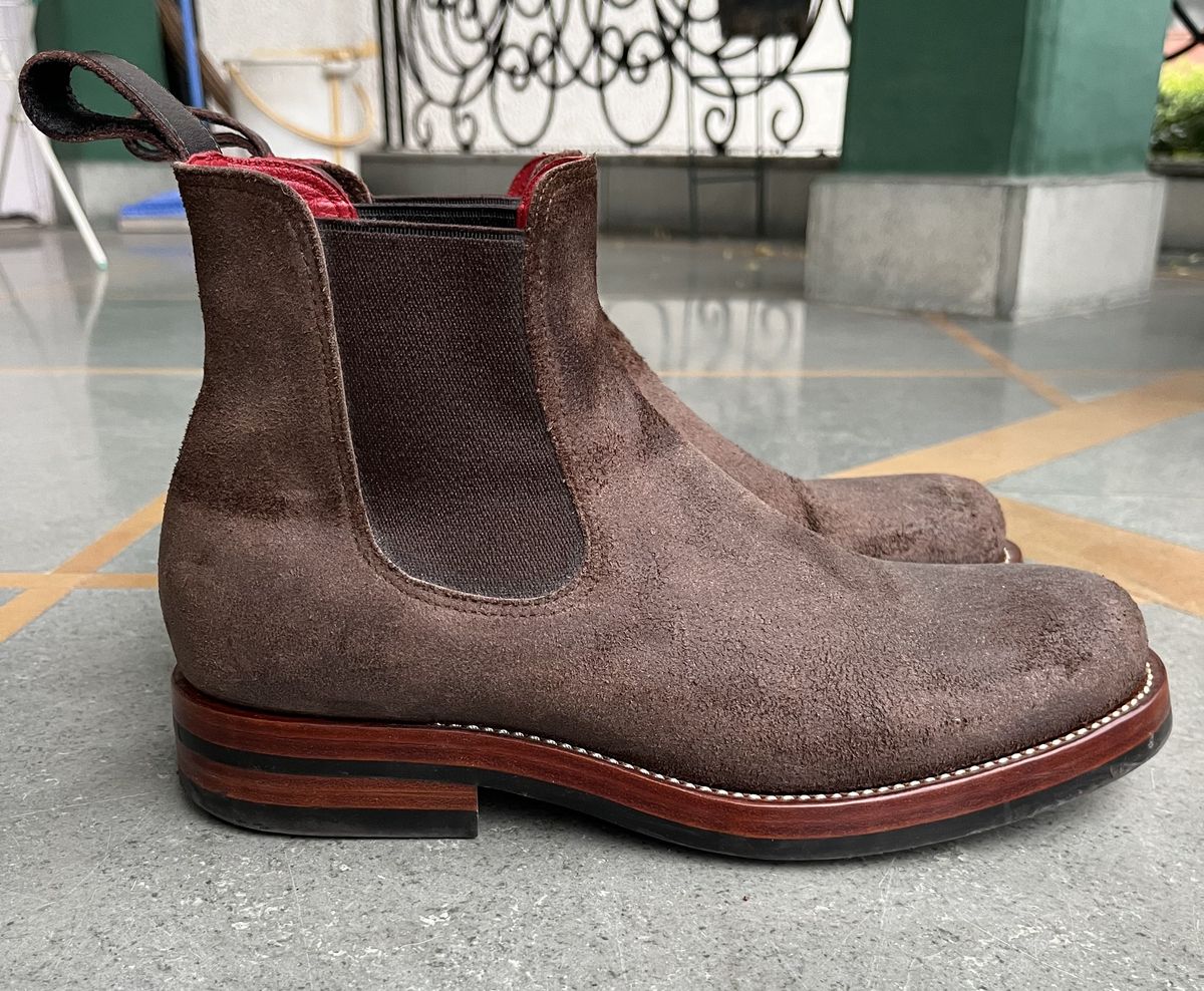 Photo by patinathunderdome on January 5, 2022 of the Benzein The Seventh Chelsea Boot in Horween Dark Brown Waxed Flesh.