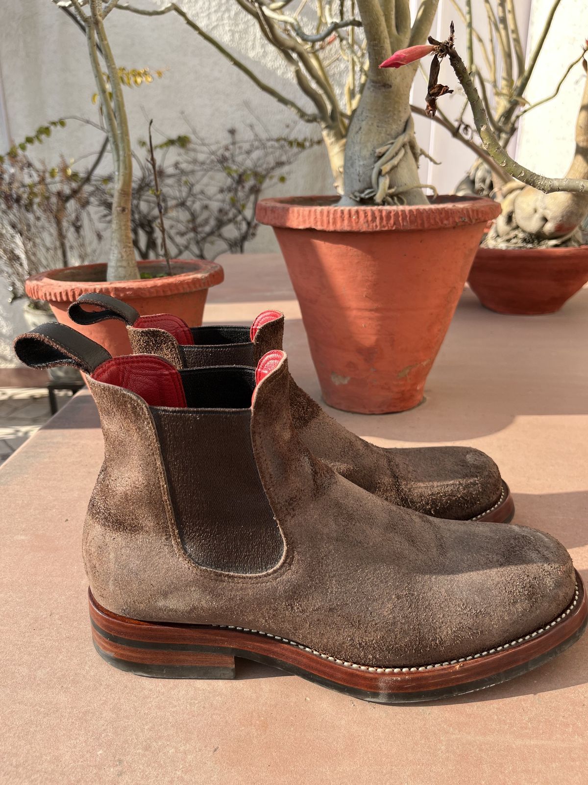 Photo by patinathunderdome on February 5, 2022 of the Benzein The Seventh Chelsea Boot in Horween Dark Brown Waxed Flesh.
