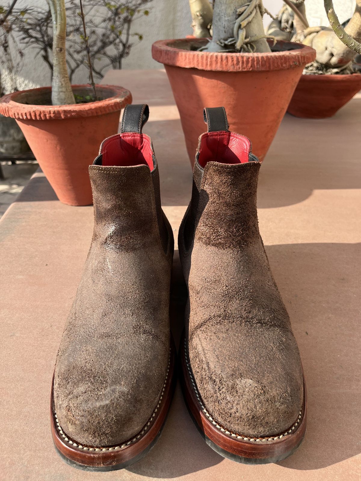 Photo by patinathunderdome on February 5, 2022 of the Benzein The Seventh Chelsea Boot in Horween Dark Brown Waxed Flesh.