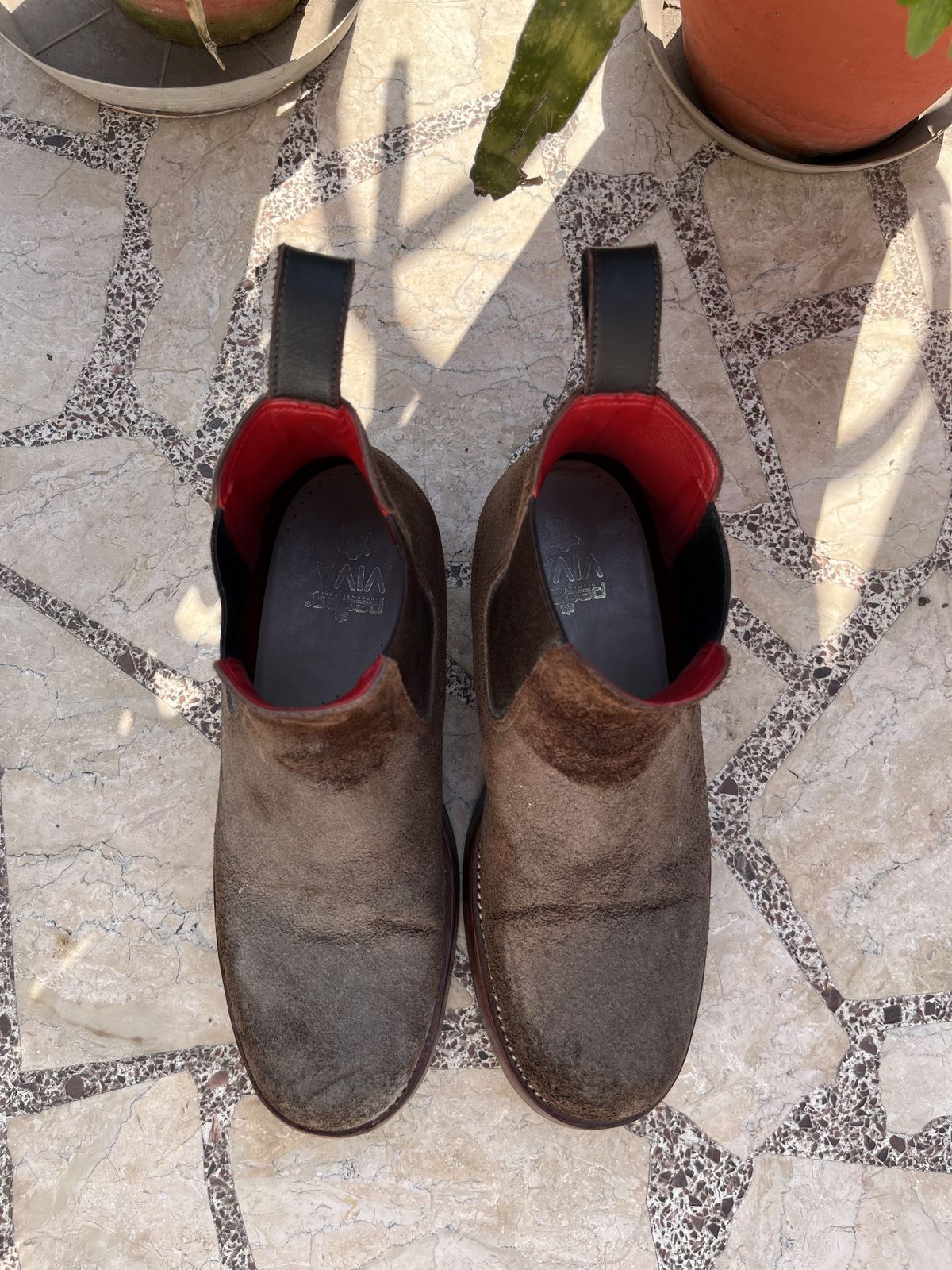 Photo by patinathunderdome on March 5, 2022 of the Benzein The Seventh Chelsea Boot in Horween Dark Brown Waxed Flesh.