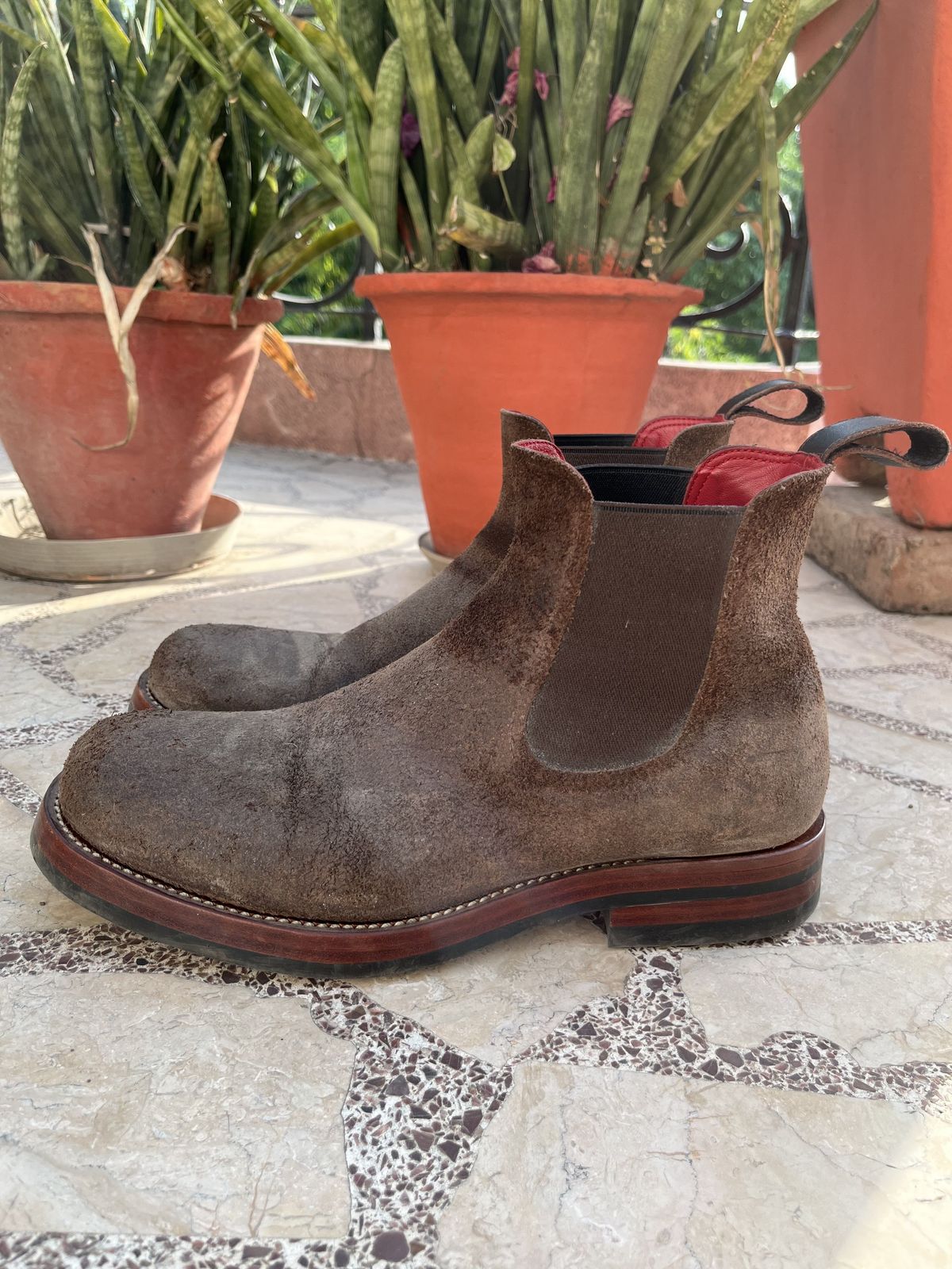 Photo by patinathunderdome on April 5, 2022 of the Benzein The Seventh Chelsea Boot in Horween Dark Brown Waxed Flesh.