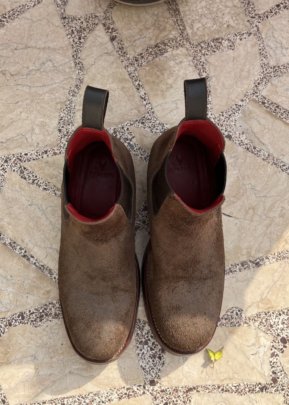 Photo by patinathunderdome on May 6, 2022 of the Benzein The Seventh Chelsea Boot in Horween Dark Brown Waxed Flesh.