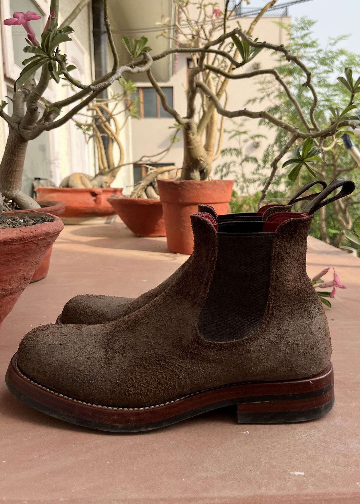 Photo by patinathunderdome on May 6, 2022 of the Benzein The Seventh Chelsea Boot in Horween Dark Brown Waxed Flesh.