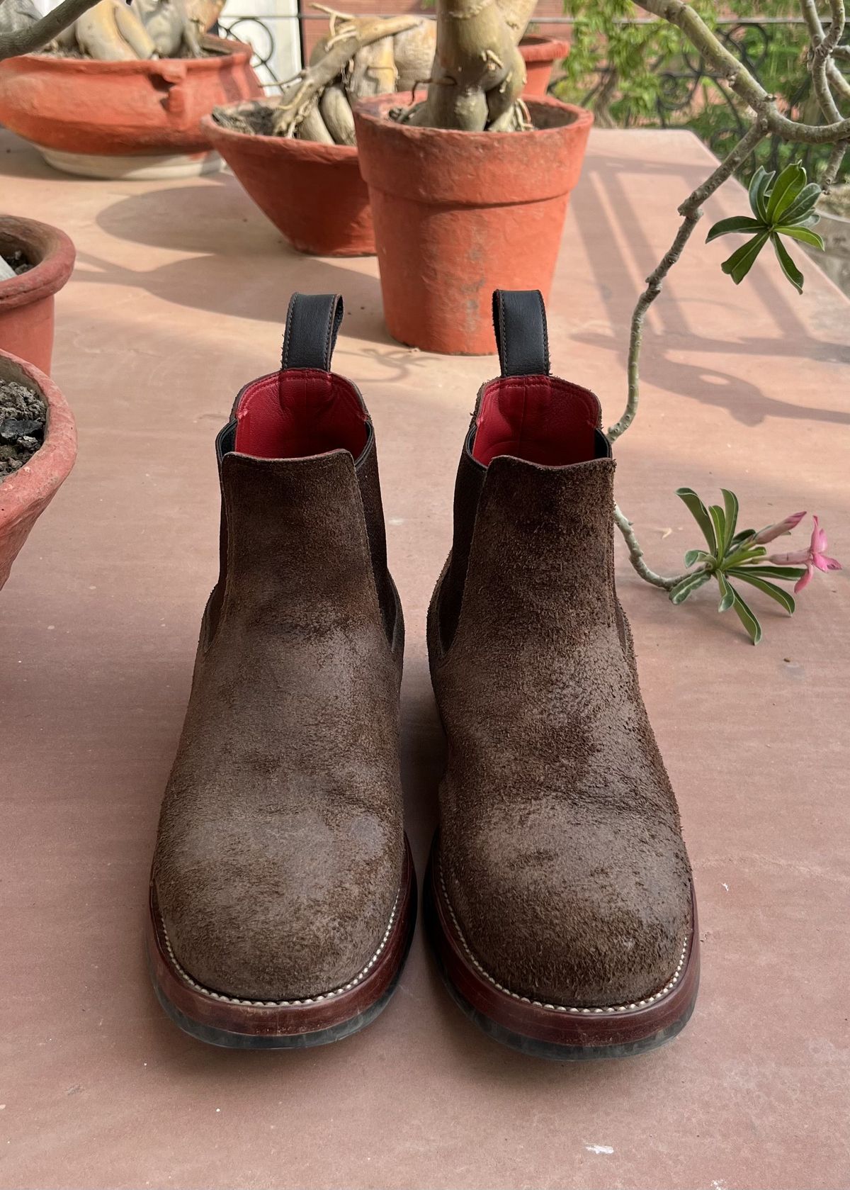 Photo by patinathunderdome on May 6, 2022 of the Benzein The Seventh Chelsea Boot in Horween Dark Brown Waxed Flesh.