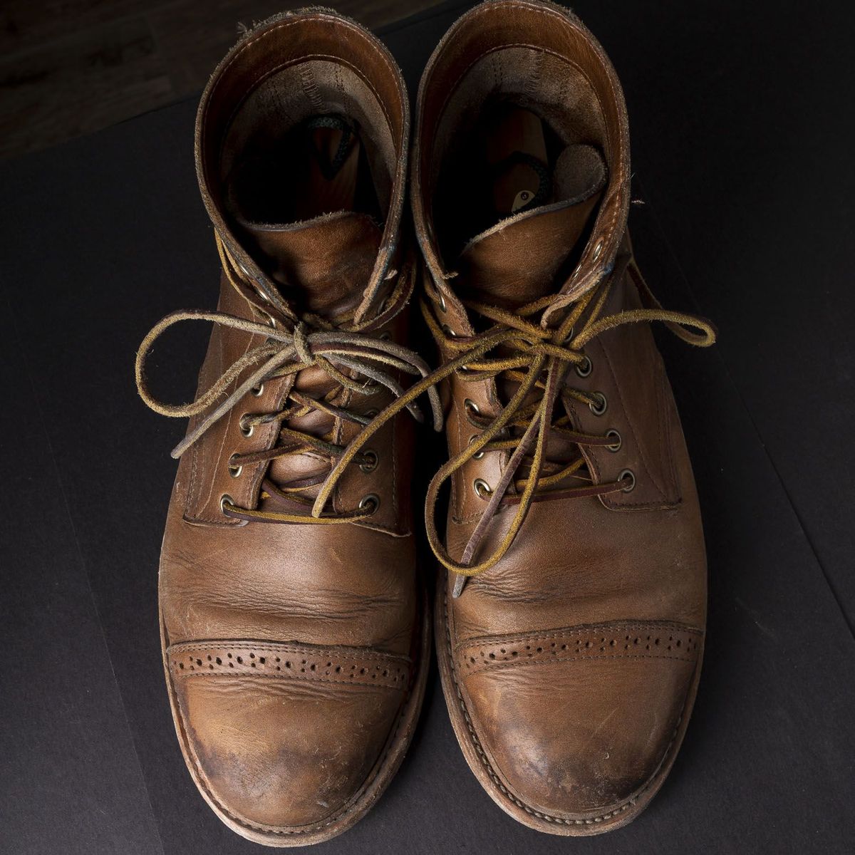 Photo by patinathunderdome on April 5, 2022 of the Oak Street Bootmakers Trench Boot in Horween Natural Chromexcel.