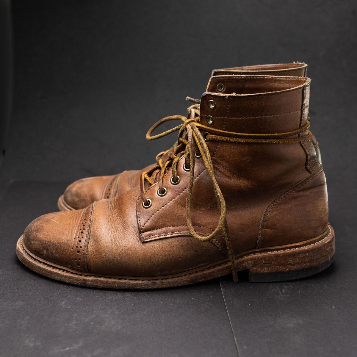 Photo by patinathunderdome on May 5, 2022 of the Oak Street Bootmakers Trench Boot in Horween Natural Chromexcel.