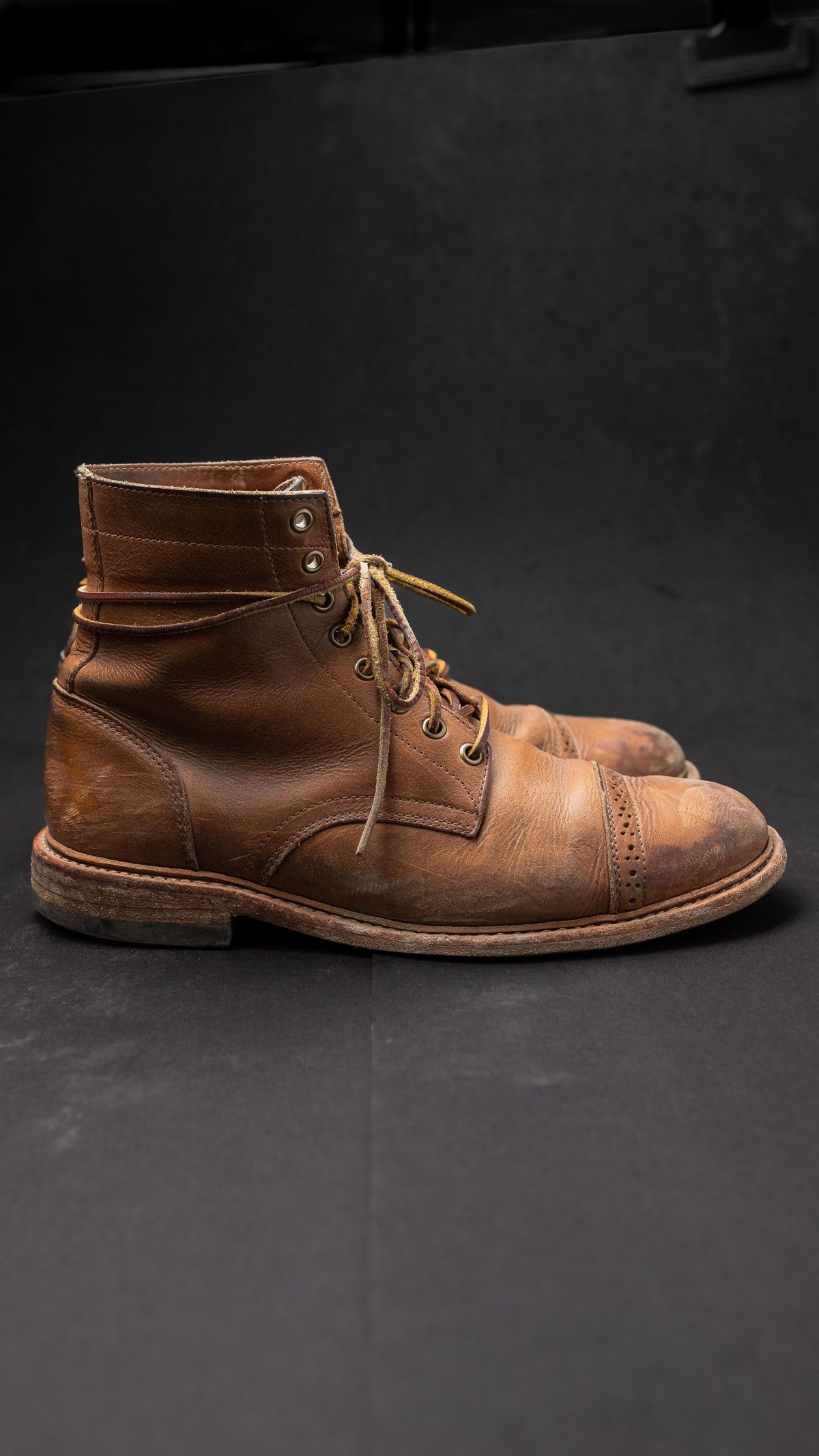 Photo by patinathunderdome on May 5, 2022 of the Oak Street Bootmakers Trench Boot in Horween Natural Chromexcel.