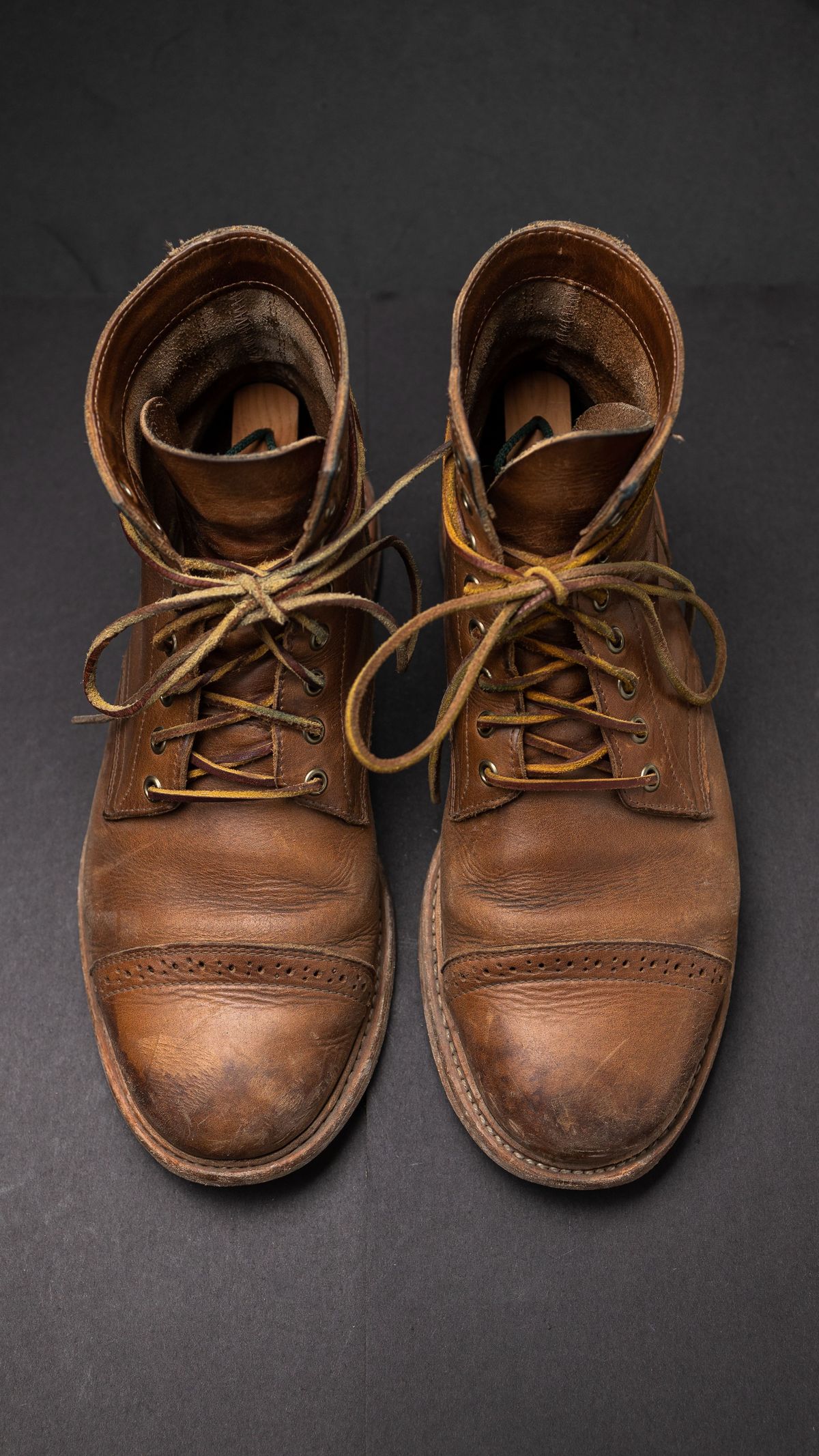 Photo by patinathunderdome on May 5, 2022 of the Oak Street Bootmakers Trench Boot in Horween Natural Chromexcel.