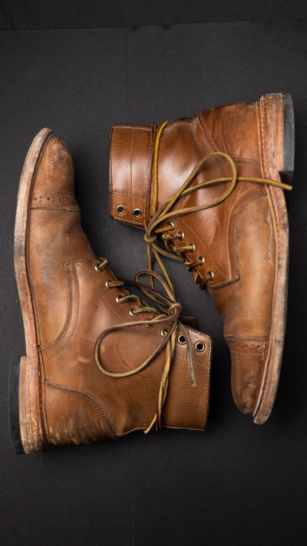 Photo by patinathunderdome on May 5, 2022 of the Oak Street Bootmakers Trench Boot in Horween Natural Chromexcel.