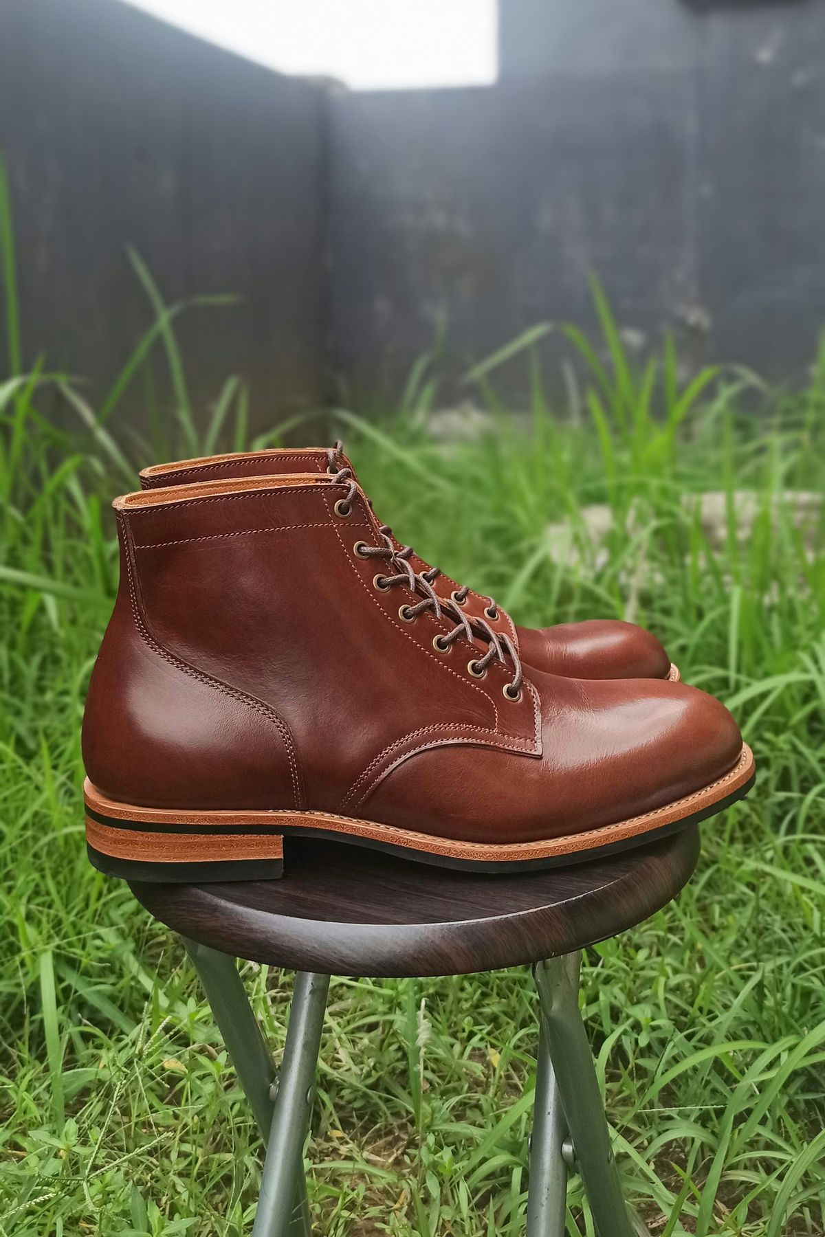 Photo by patinathunderdome on November 3, 2021 of the Midas Service Boot in Indonesian Dark Brown Pull Up.